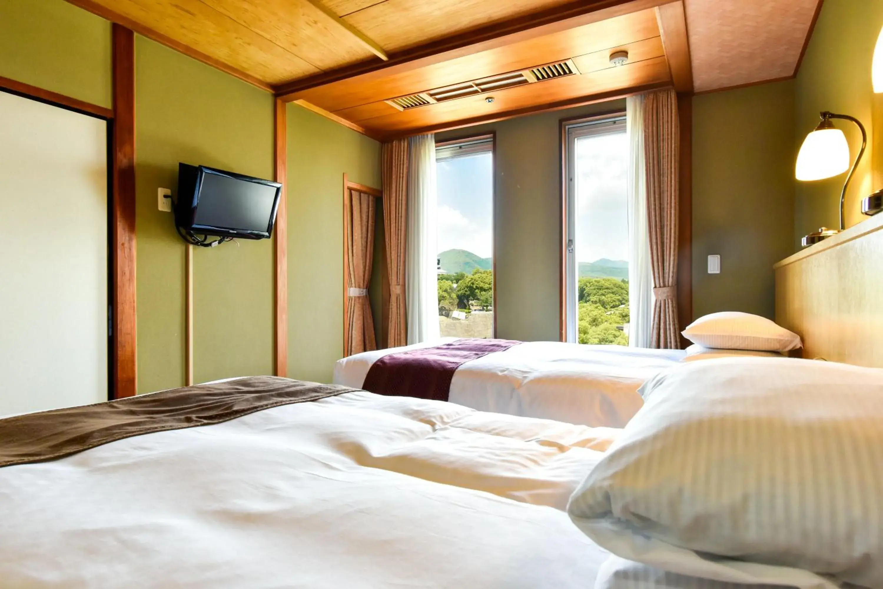 Bed in Kumamoto Hotel Castle