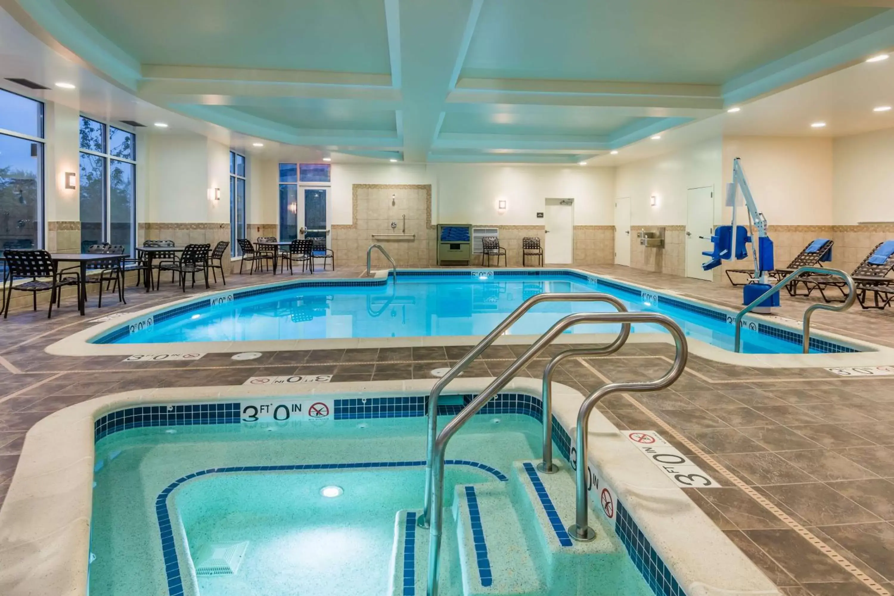 Hot Tub, Swimming Pool in Hilton Garden Inn Wayne