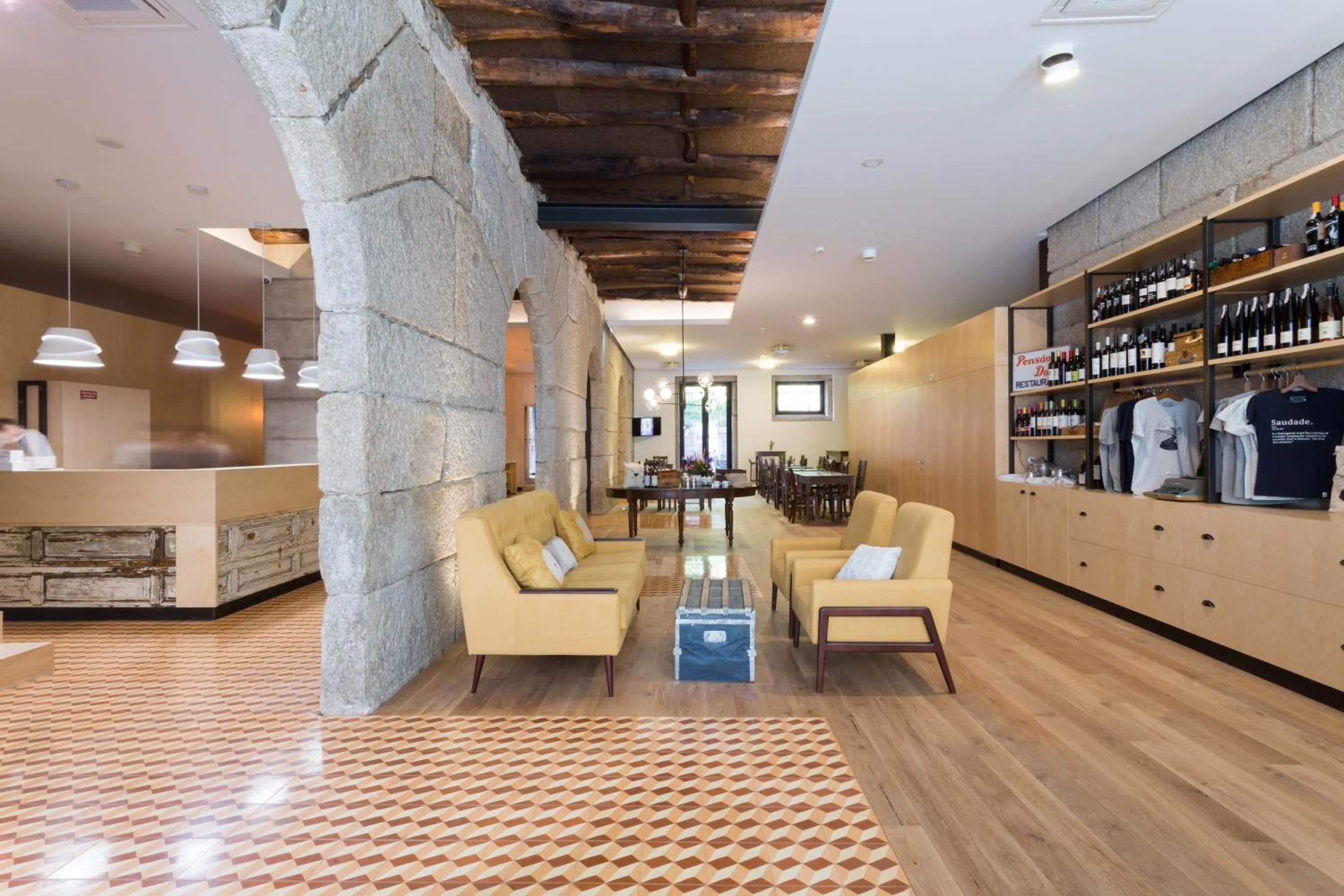 Communal lounge/ TV room in Original Douro Hotel