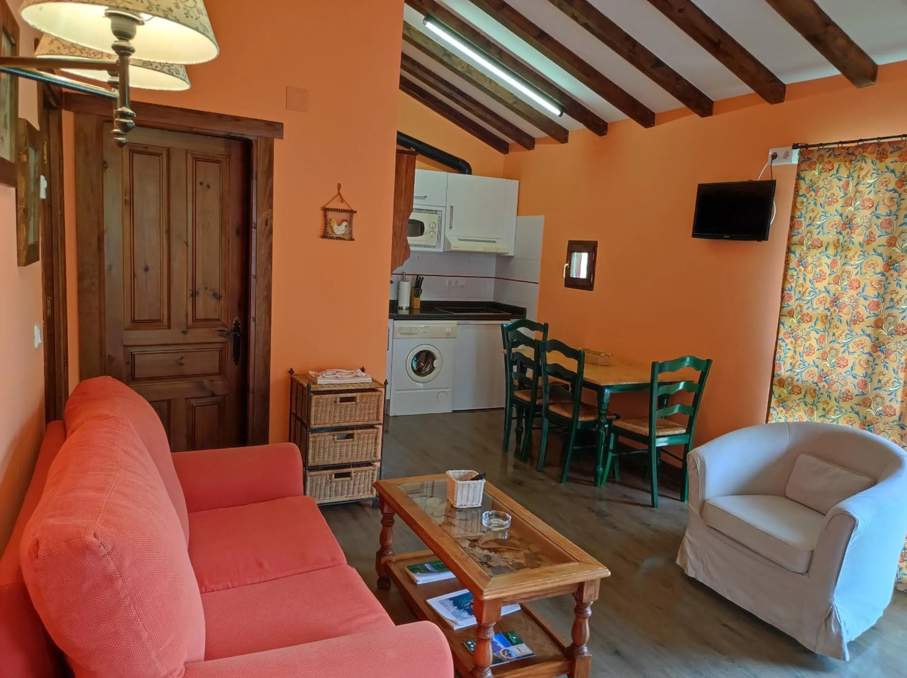 Living room, Seating Area in Viviendas Rurales El Covaju