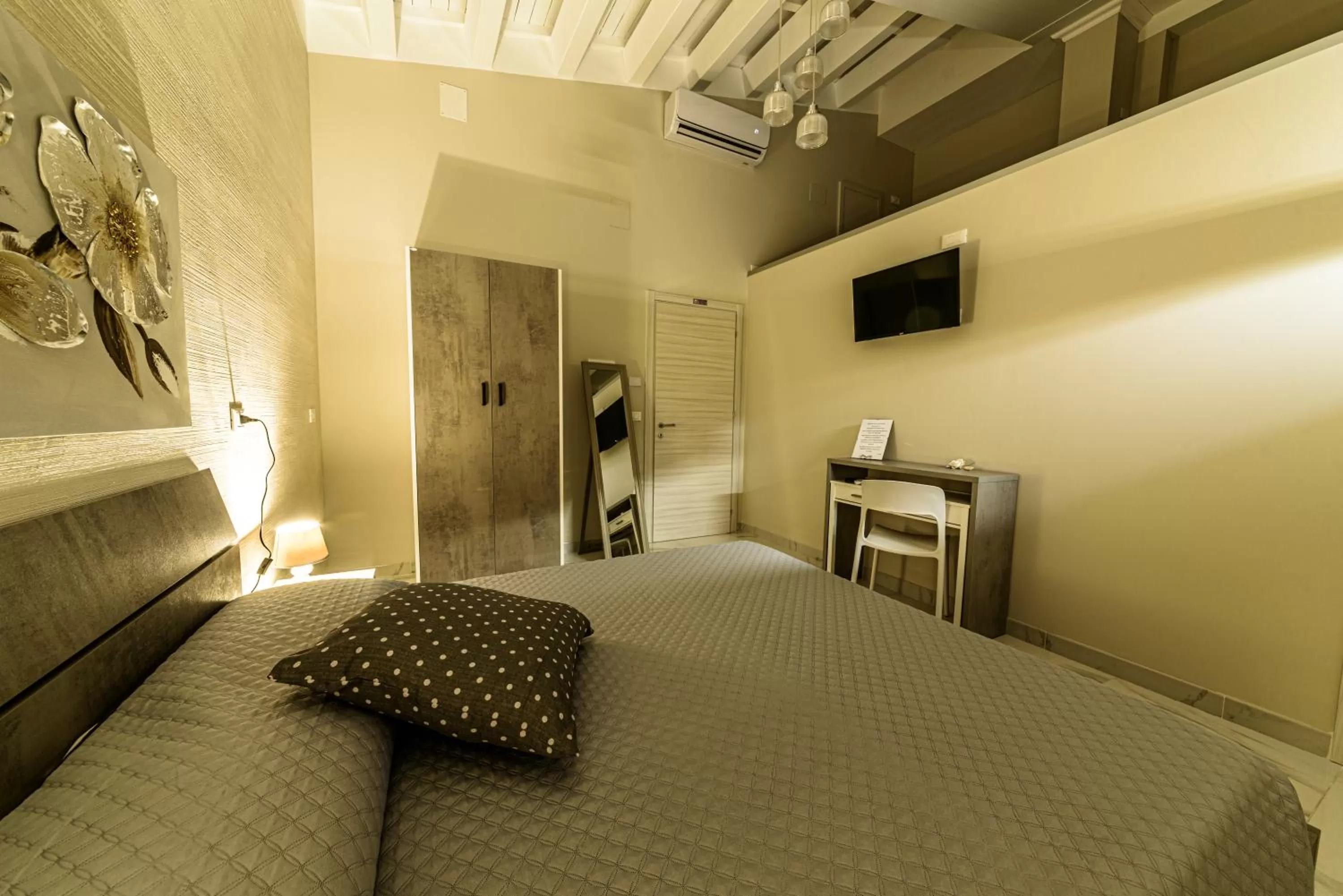 Photo of the whole room, Bed in Corleone GUESTHOUSE