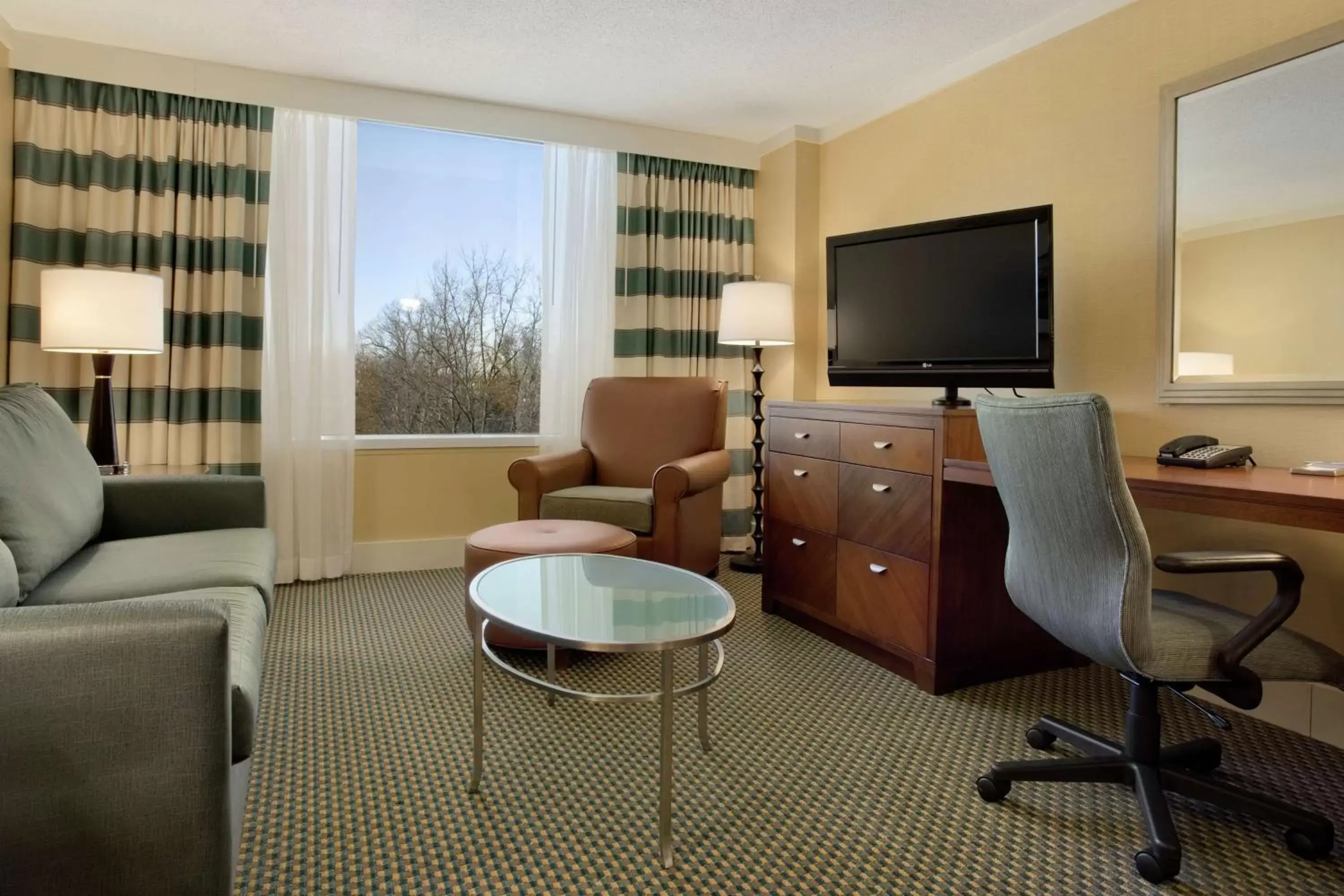 Living room, Seating Area in Hilton Stamford Hotel & Executive Meeting Center