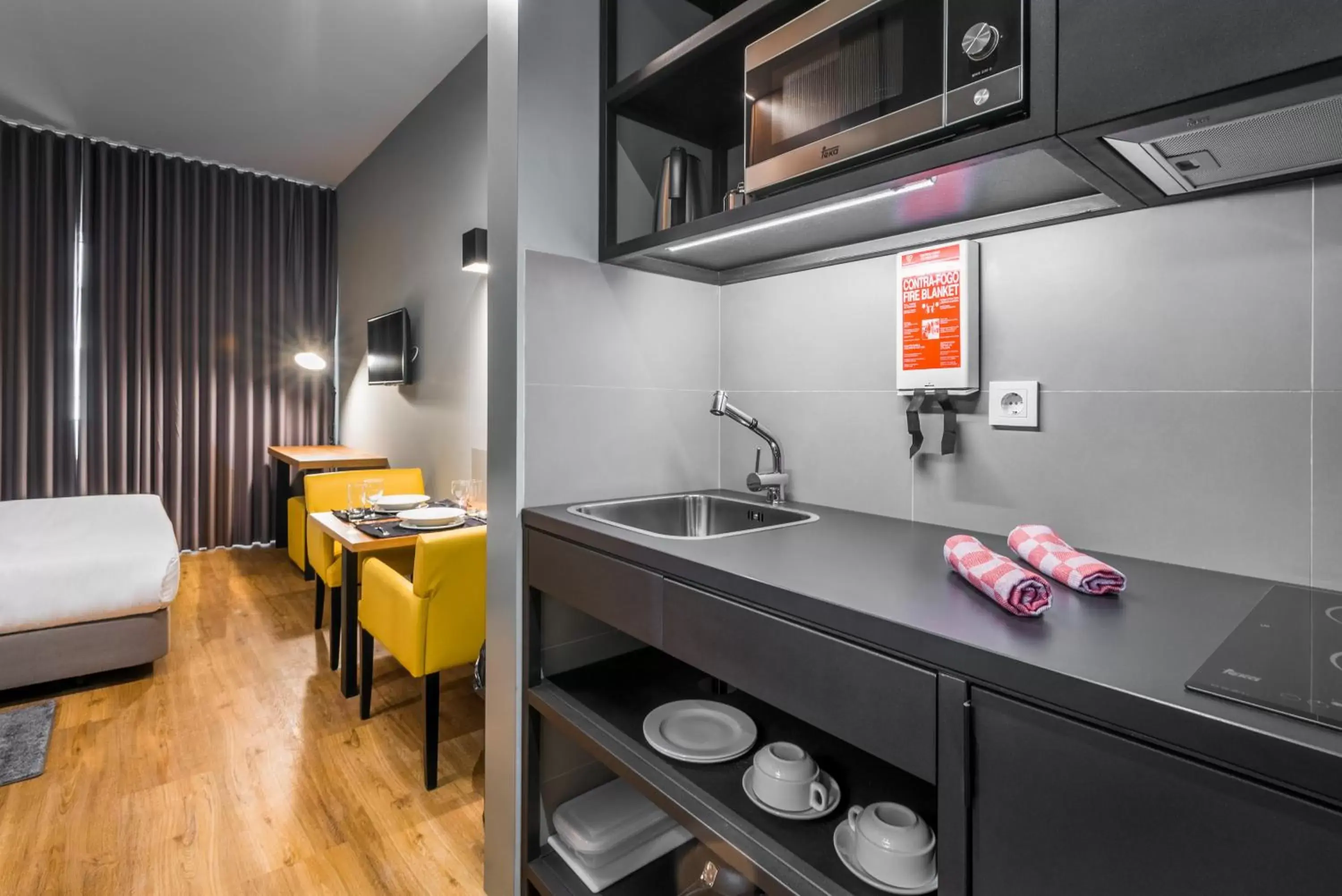 Kitchen or kitchenette, Bathroom in Apartamentos Turisticos Paraiso