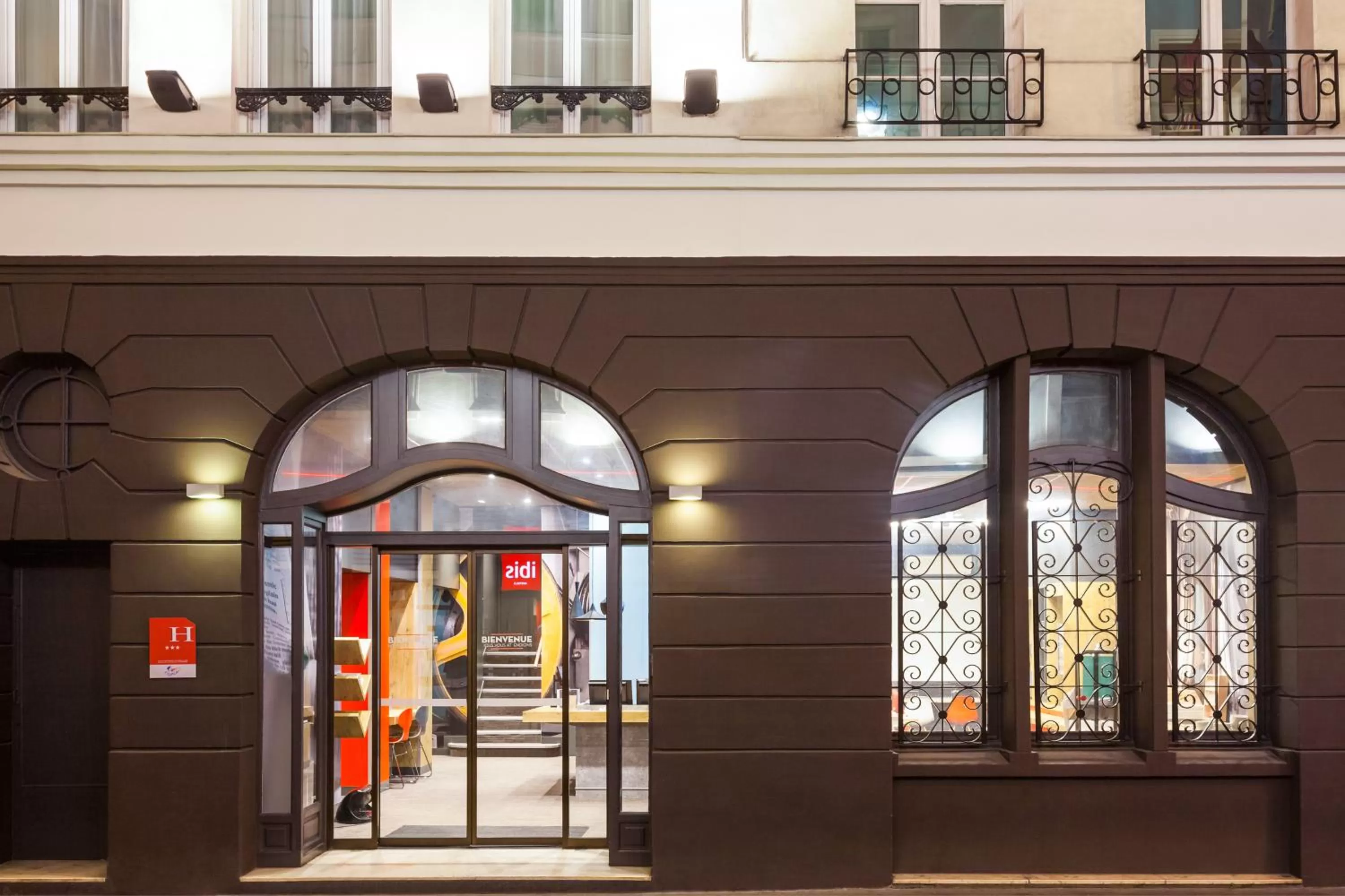 Facade/entrance in ibis Paris Gare De L Est 10ème