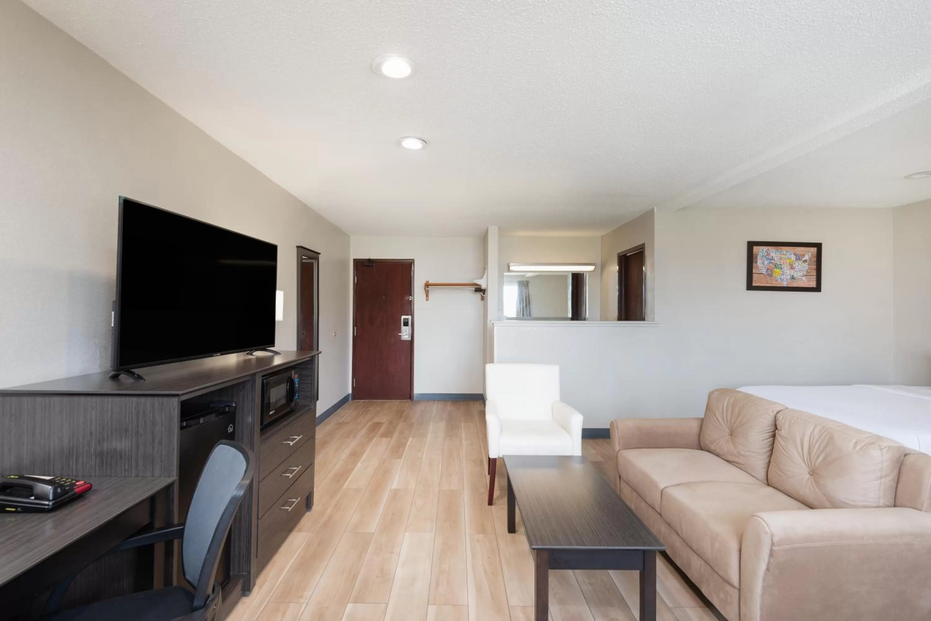 TV and multimedia in Days Inn by Wyndham Somerset PA I-70 I-76