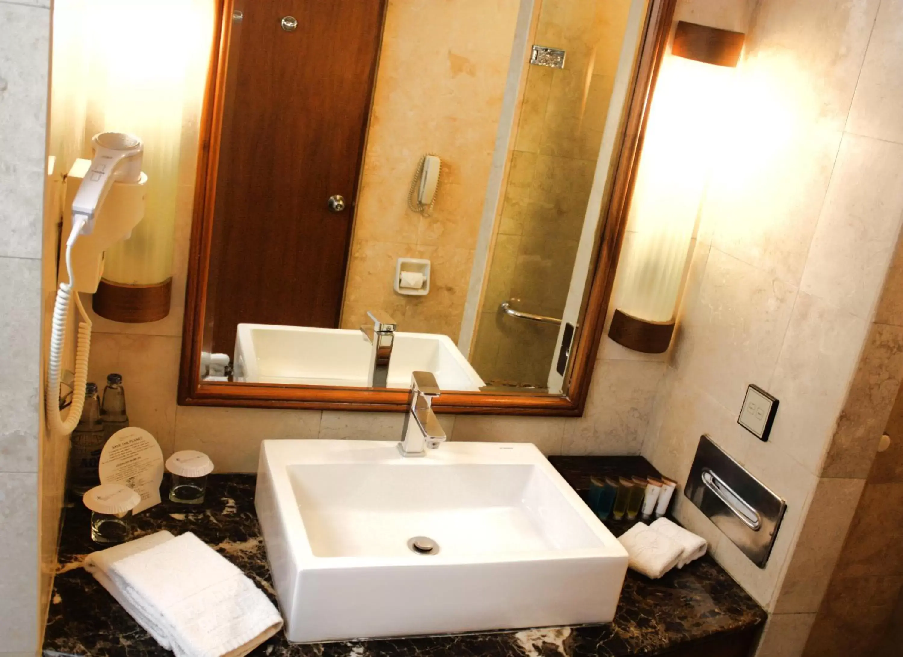 Bathroom in Kuta Paradiso Hotel