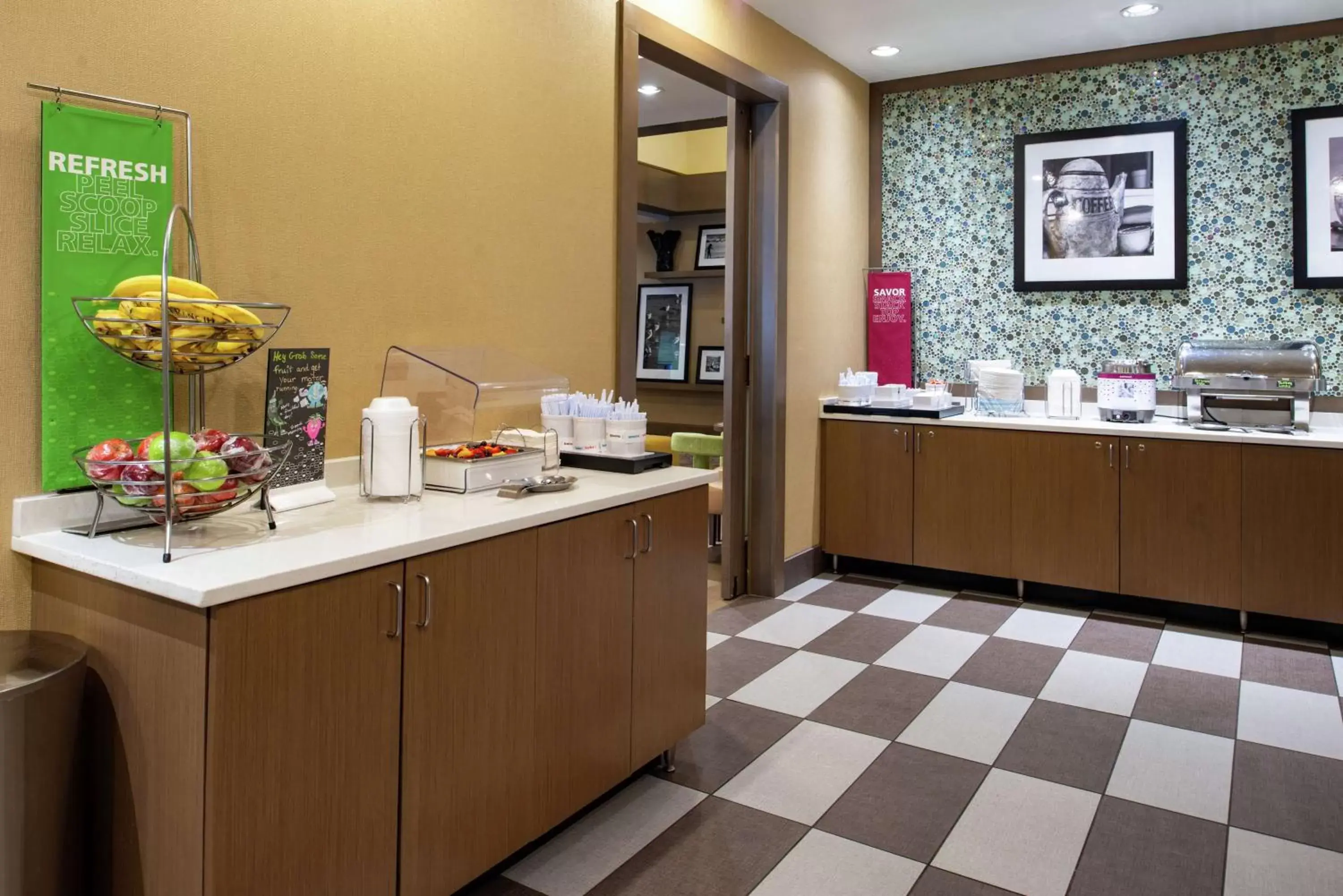 Dining area, Restaurant/Places to Eat in Hampton Inn Northwood