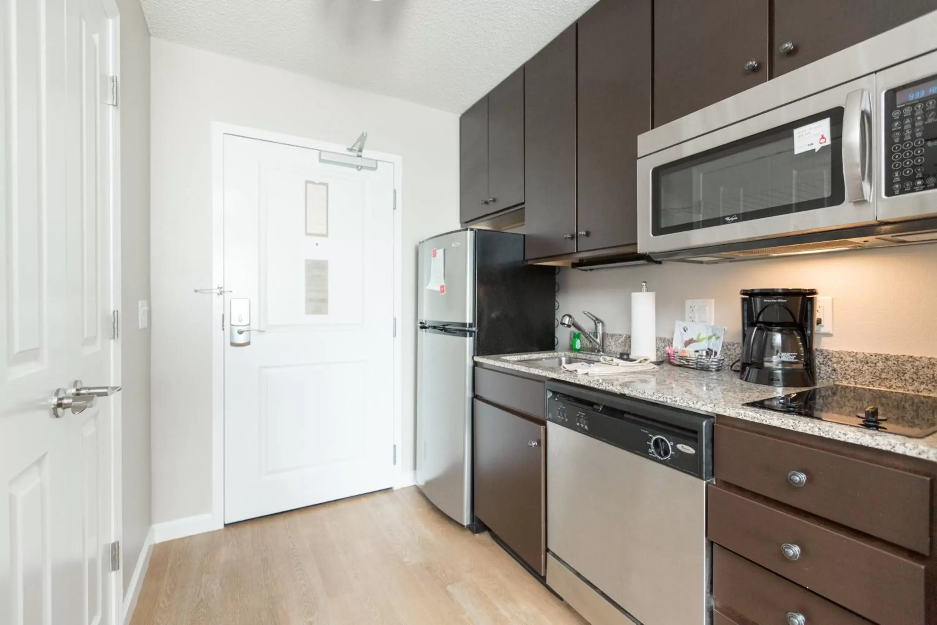 Bedroom, Kitchen/Kitchenette in TownePlace Suites Winchester