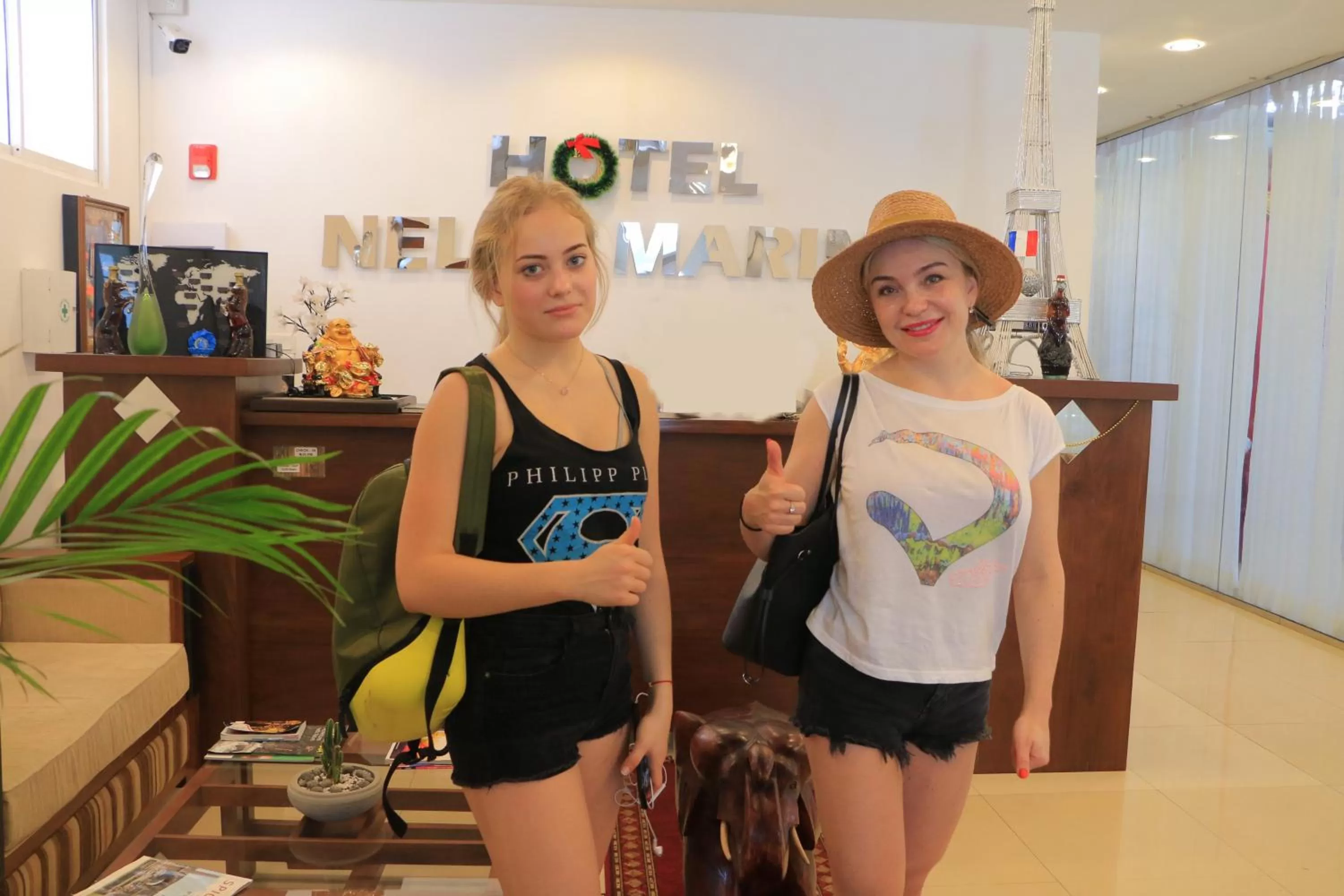 People in Hotel Nelly Marine