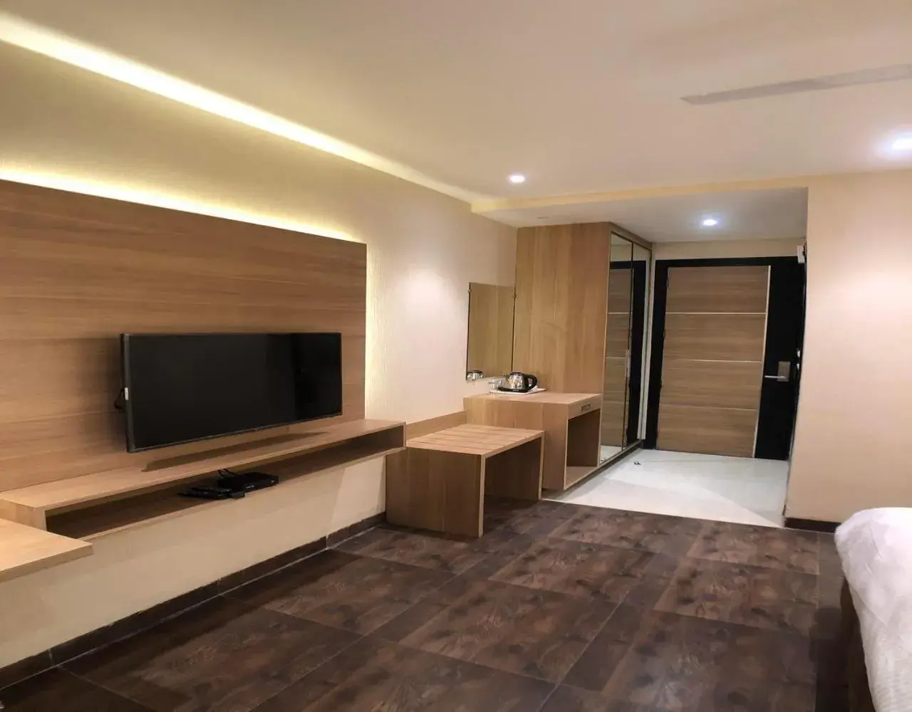 Seating area, TV/Entertainment Center in Solitaire Hotel