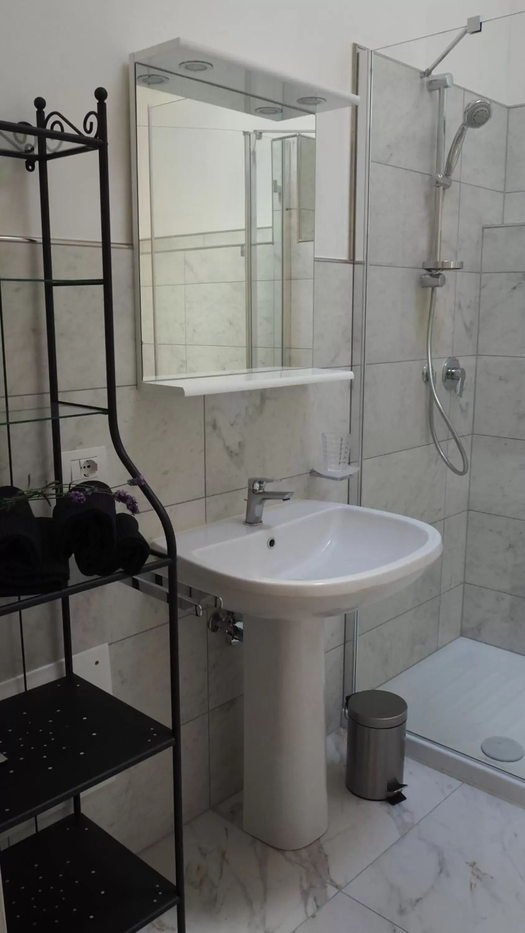 Shower, Bathroom in R&B Giardino 34
