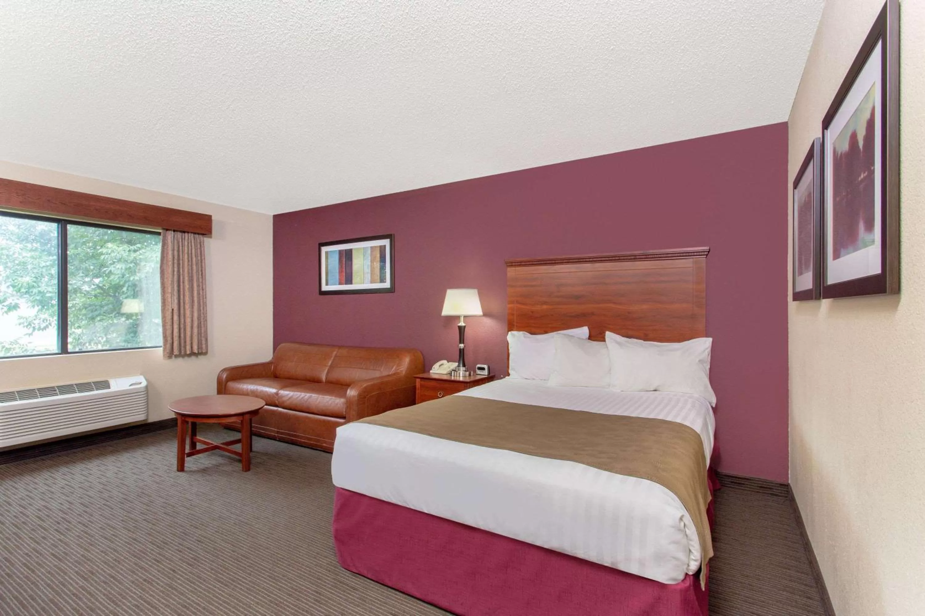 Photo of the whole room, Bed in AmericInn by Wyndham New London