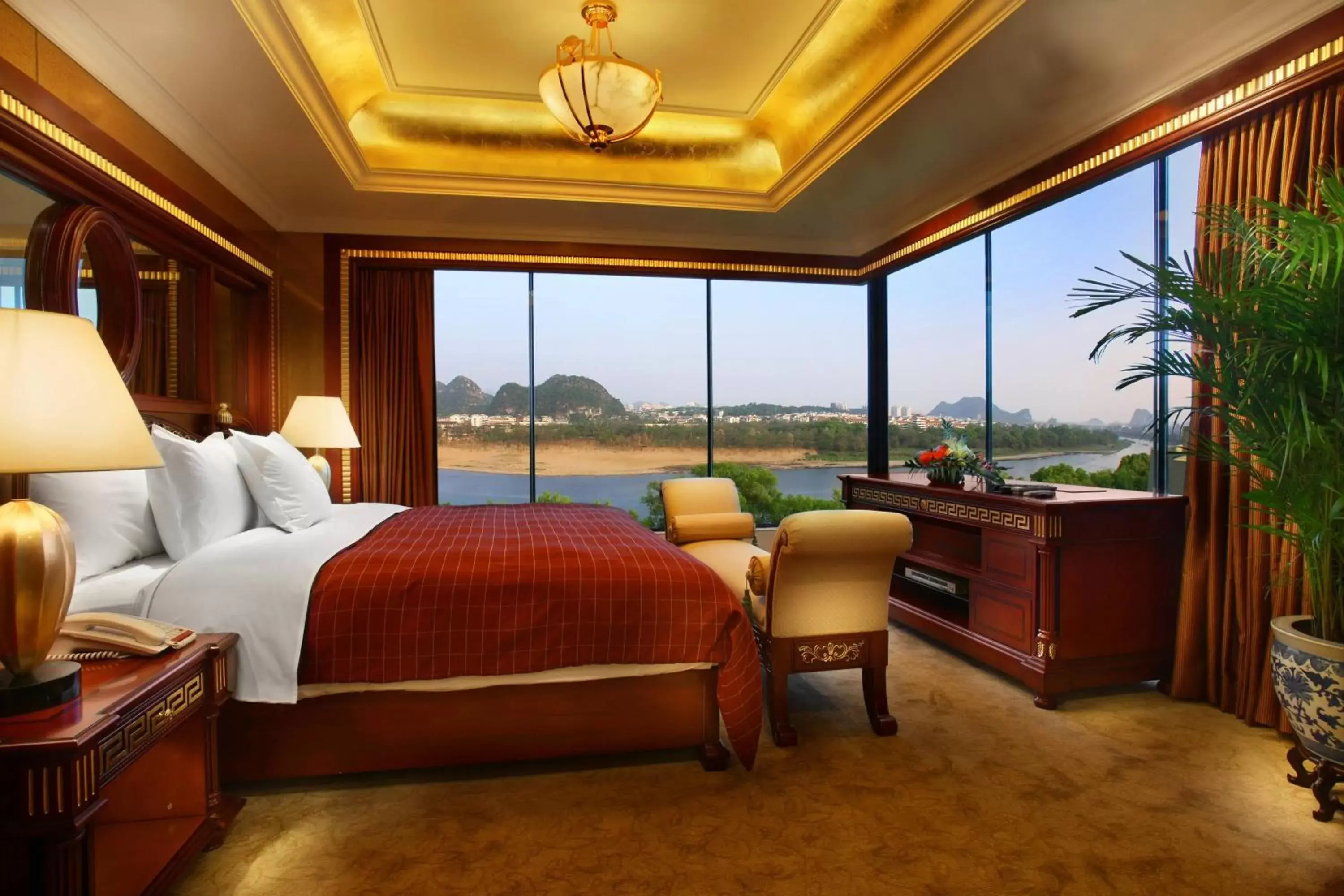 Bedroom in Sheraton Guilin Hotel