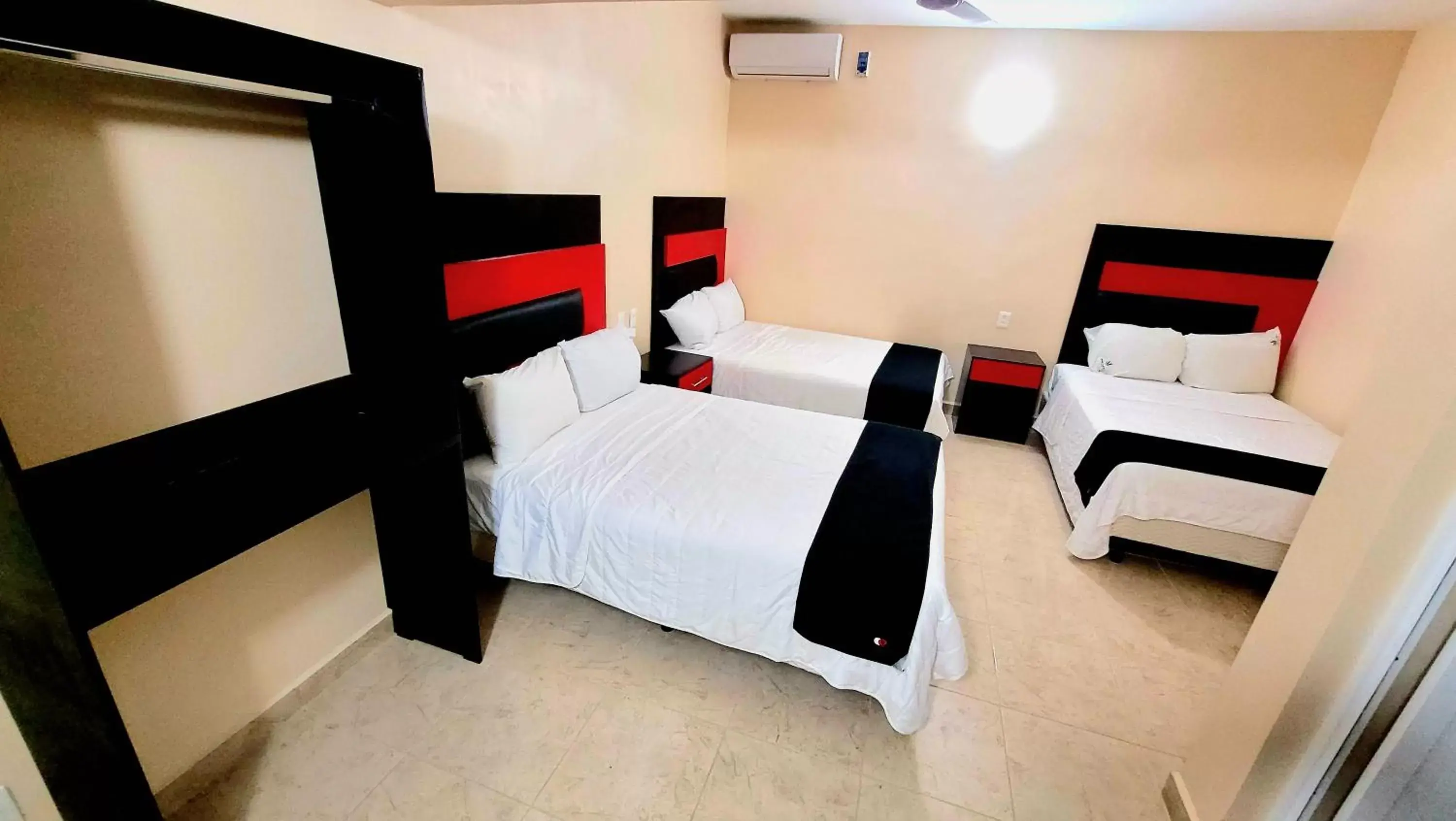 Bedroom in Hotel Jardín Cancún