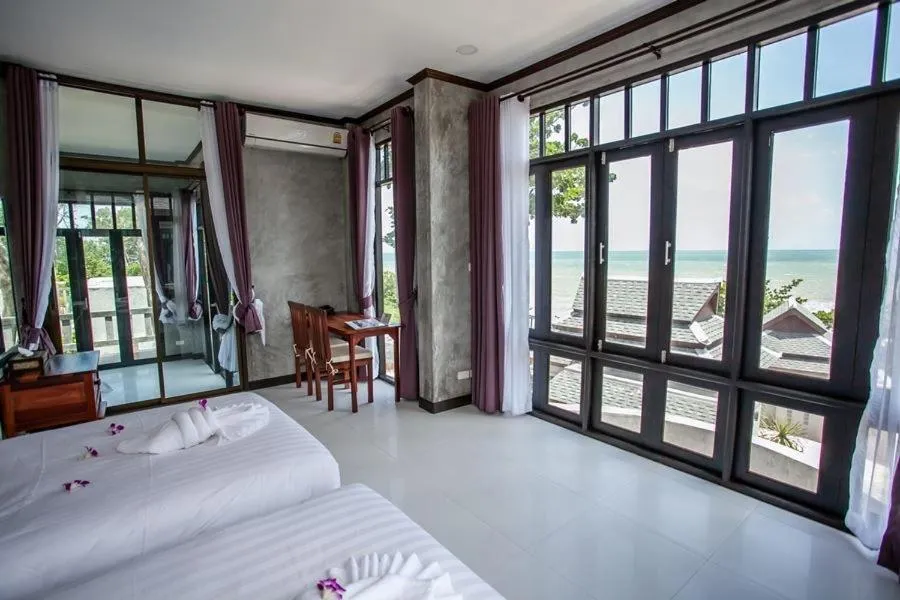 Bed in Lanta Corner Resort