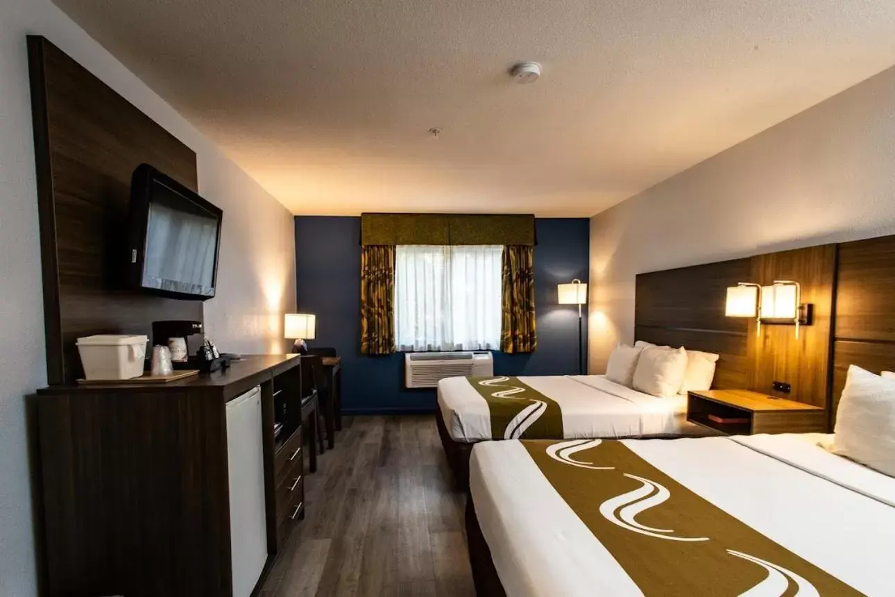 Bedroom, Bed in Quality Inn & Suites Tulare Bedroom, Bed in Quality Inn & Suites Tulare