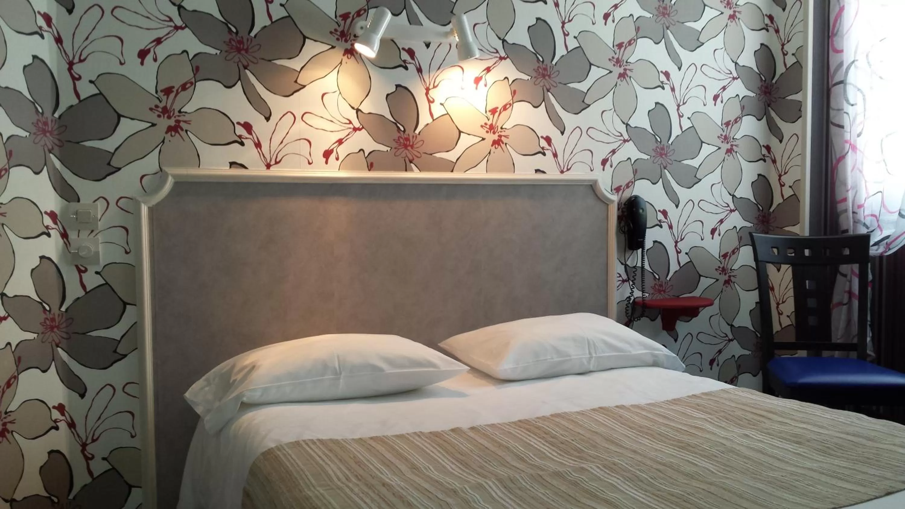 Bed in Hotel Le Bon Laboureur