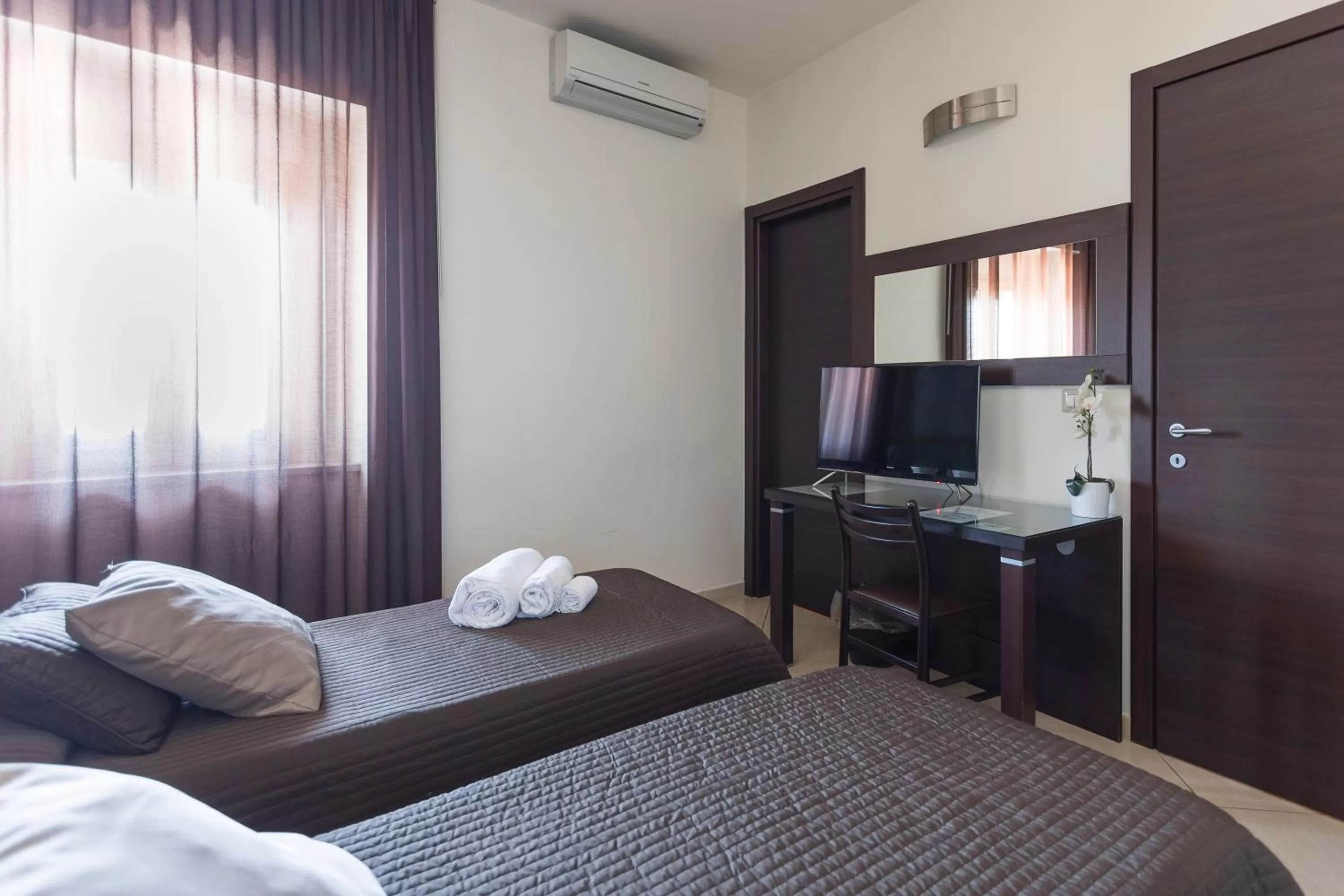 Photo of the whole room, Bed in Beatus Suites And Rooms B&B