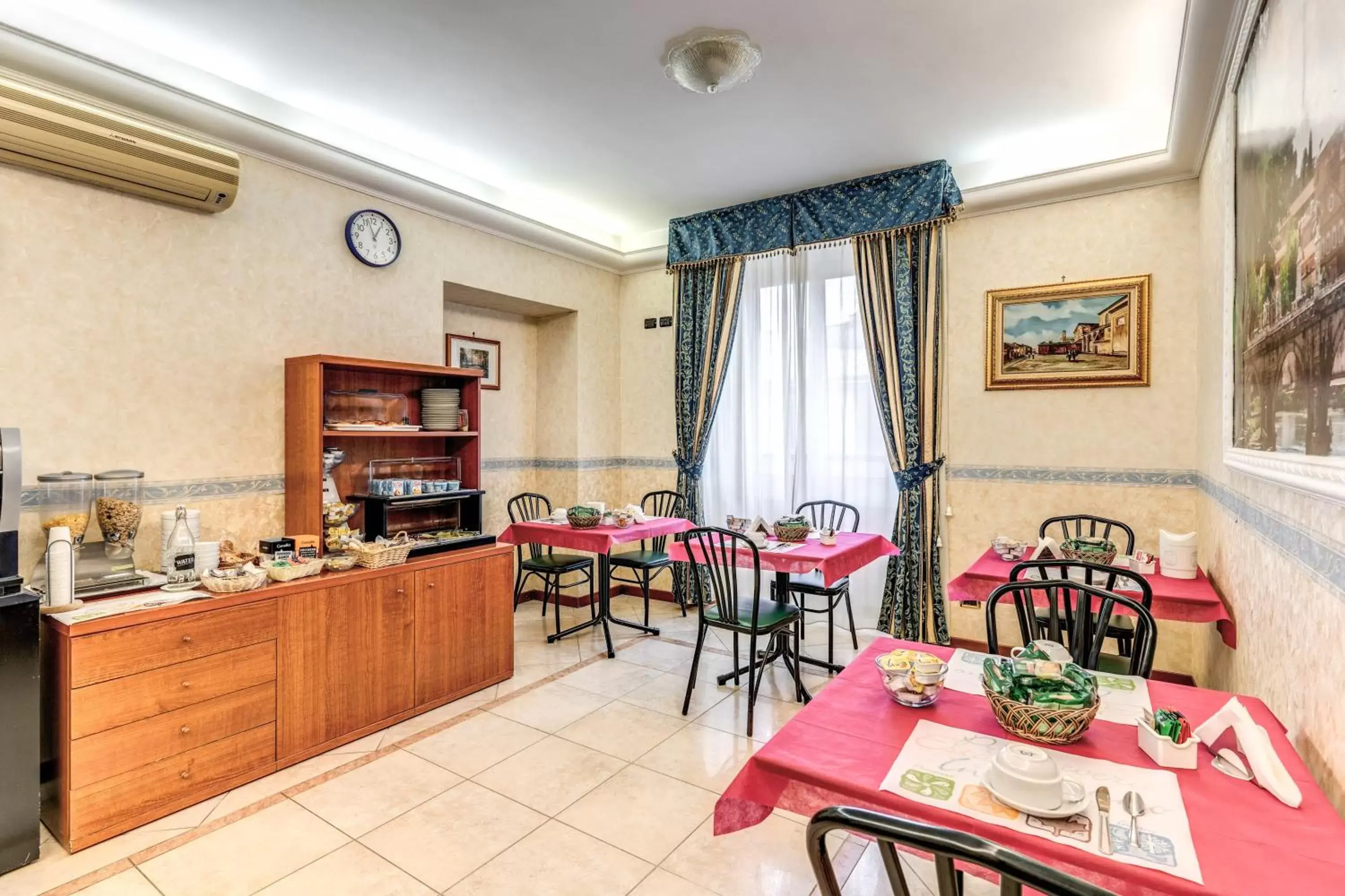 Restaurant/places to eat in Hotel Orlanda Restaurant/places to eat in Hotel Orlanda