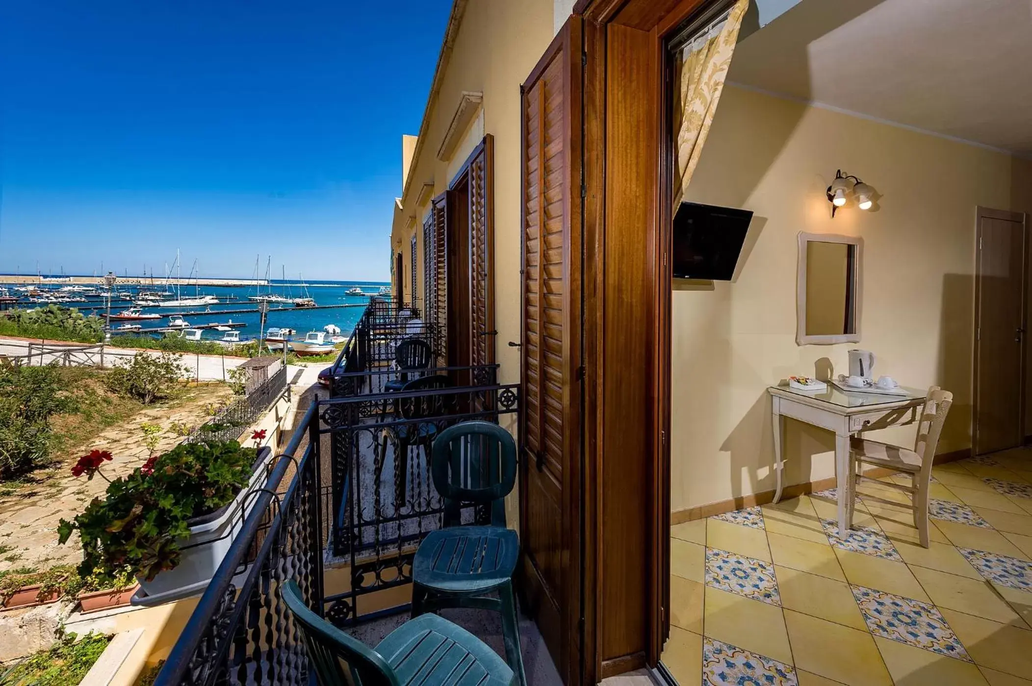 View (from property/room), Balcony/Terrace in Hotel Cala Marina