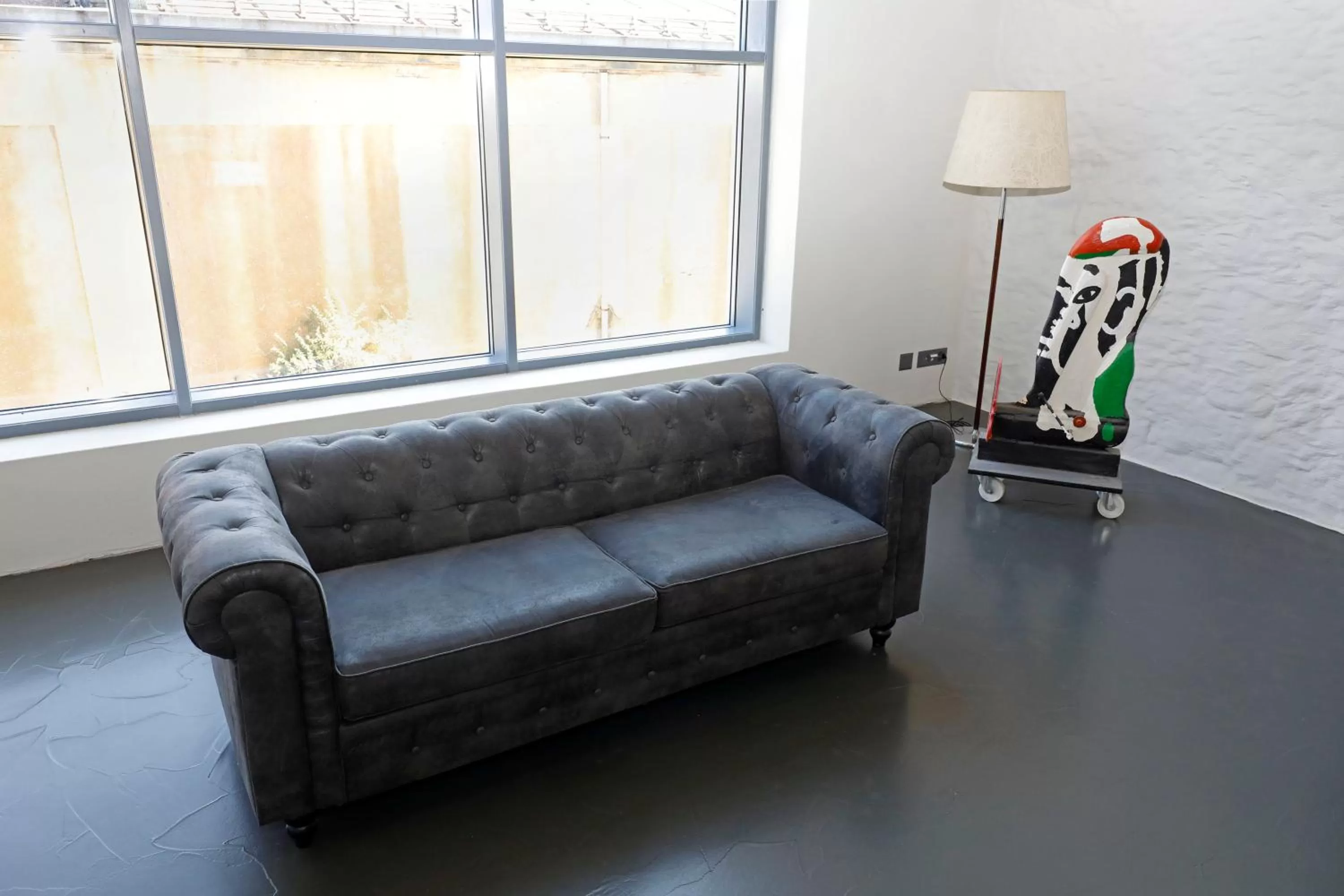 Seating area in Fleur de Lis