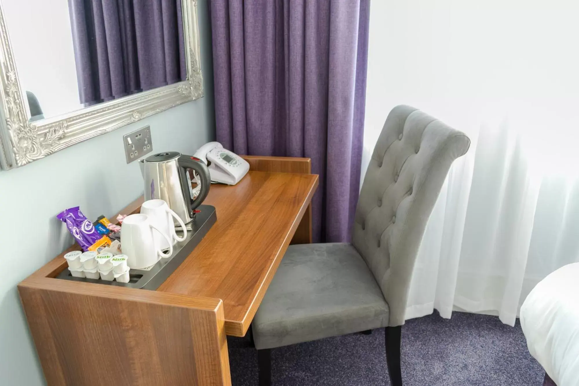 Coffee/tea facilities, Seating Area in View Hotel Folkestone