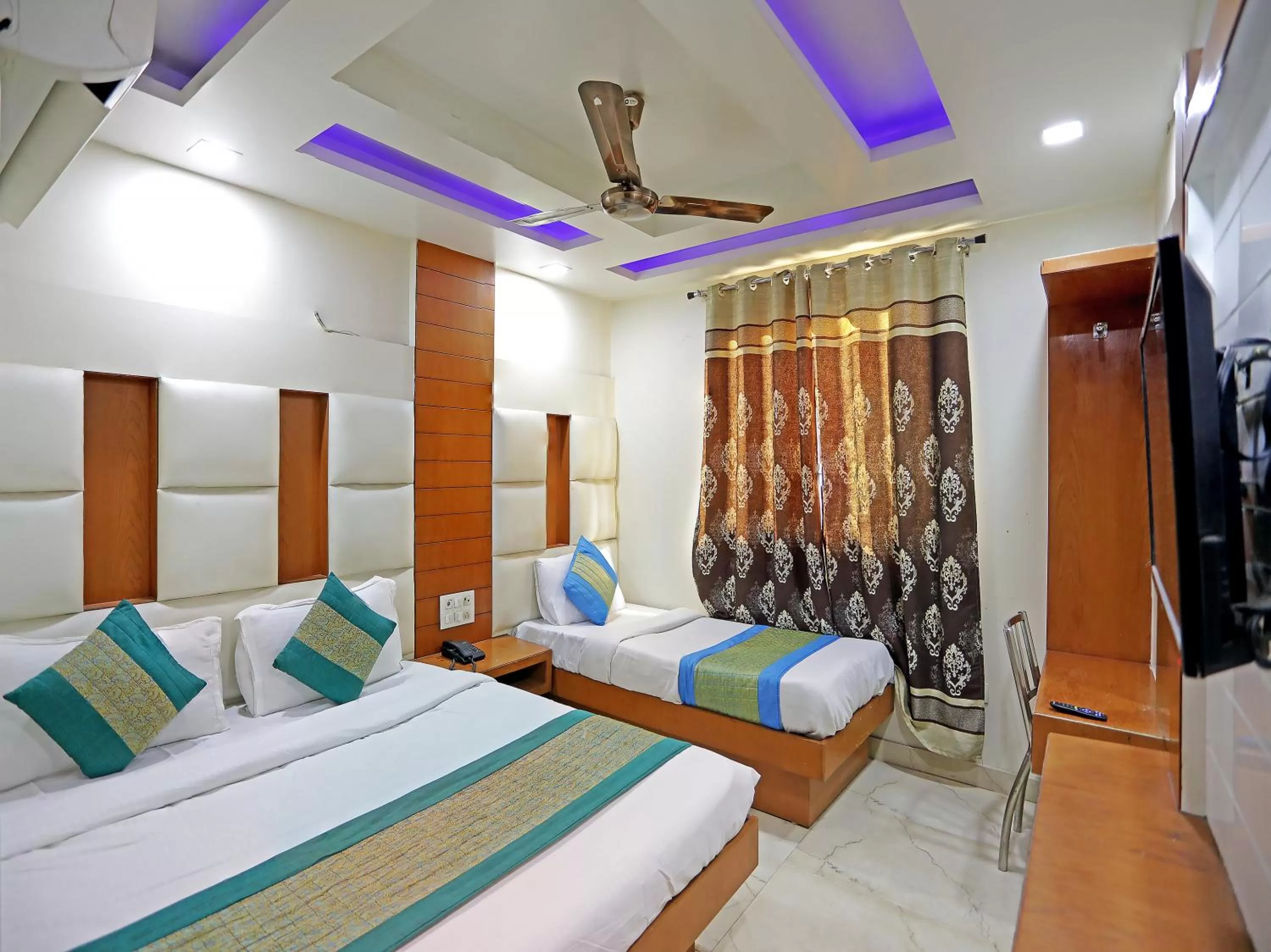 Bed in Hotel Tashkent Palace - Walk in from New Delhi Station & Metro Station