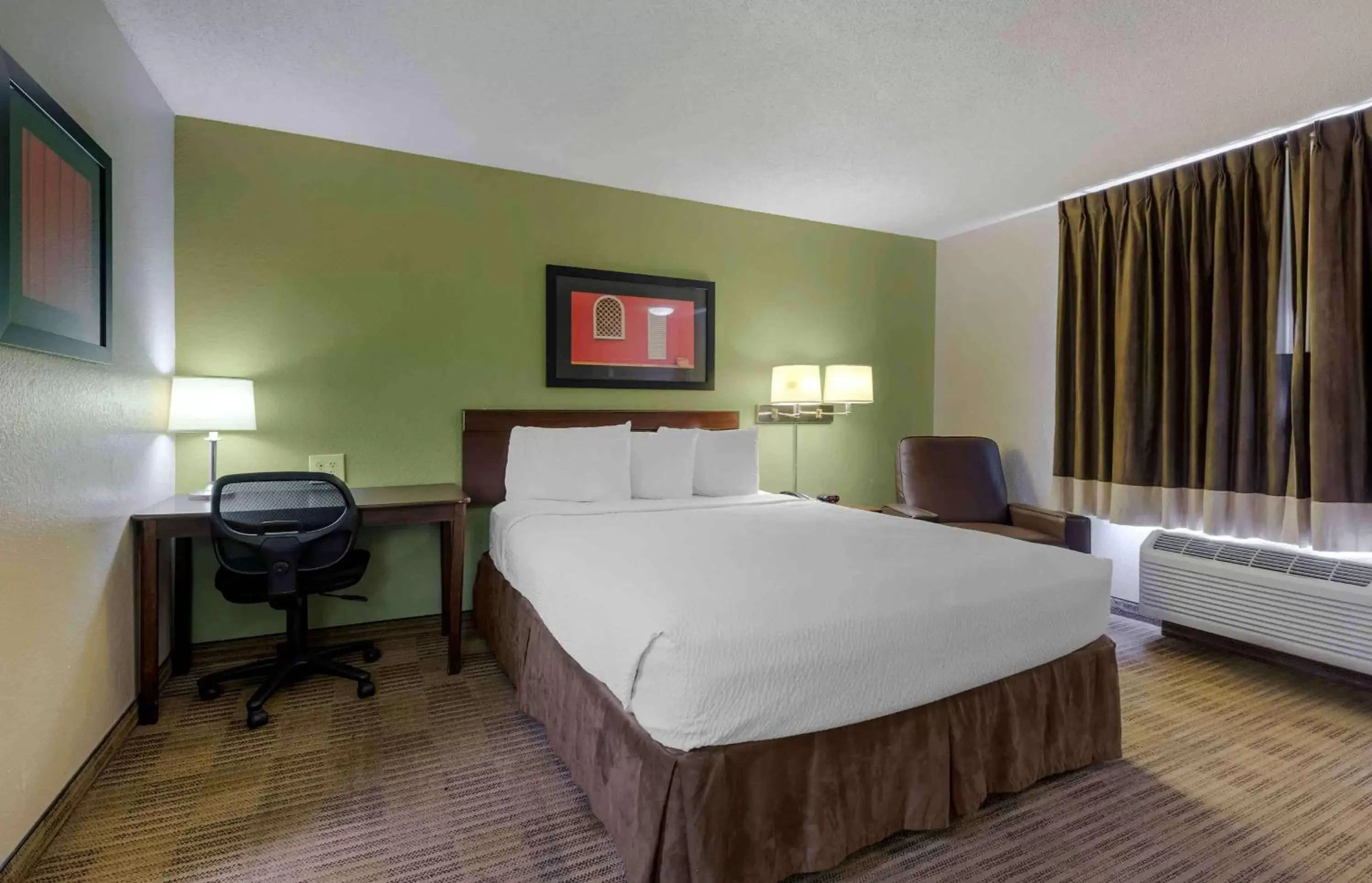 Bedroom, Bed in Extended Stay America Suites - Orlando - Lake Mary - 1036 Greenwood Blvd