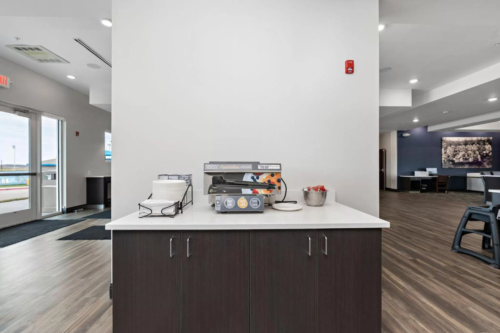 Breakfast in Holiday Inn Express Kansas City North Parkville by IHG