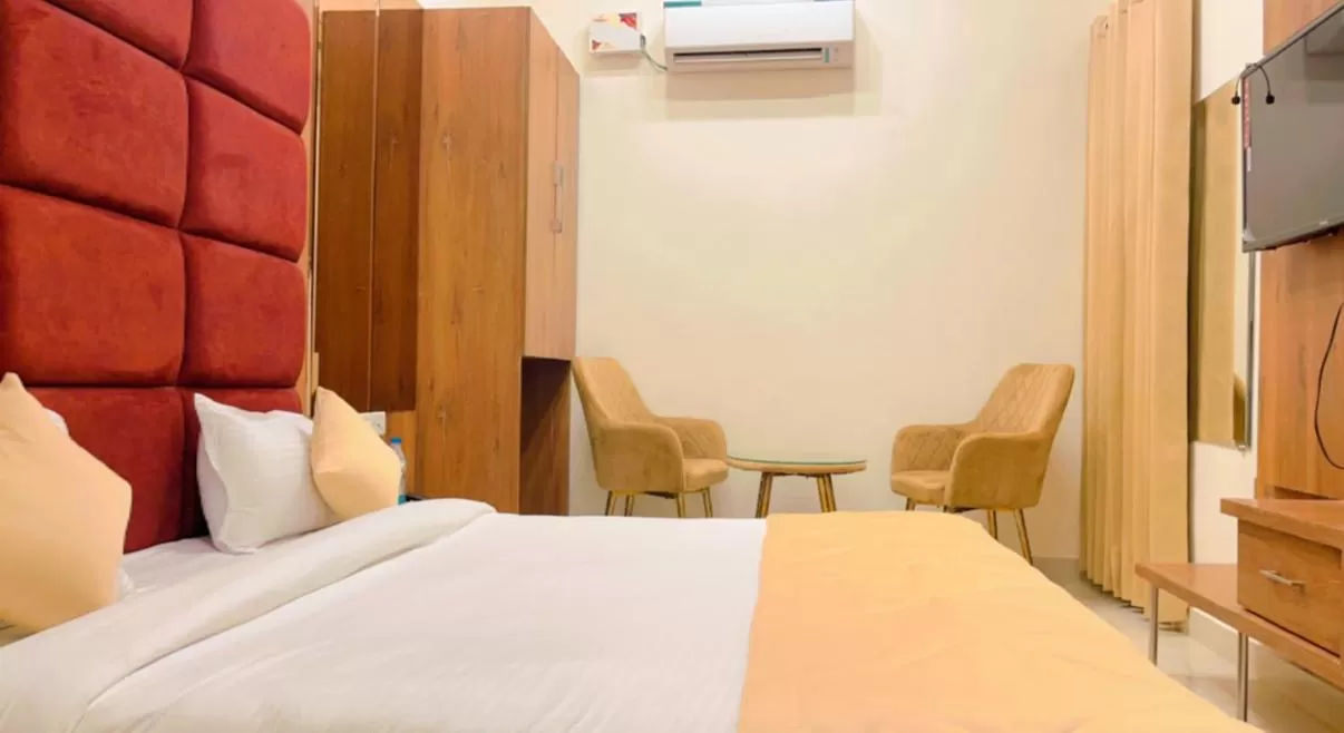 Photo of the whole room, Bed in City View With Garden -5 Mins Walk From GOLDEN TEMPLE