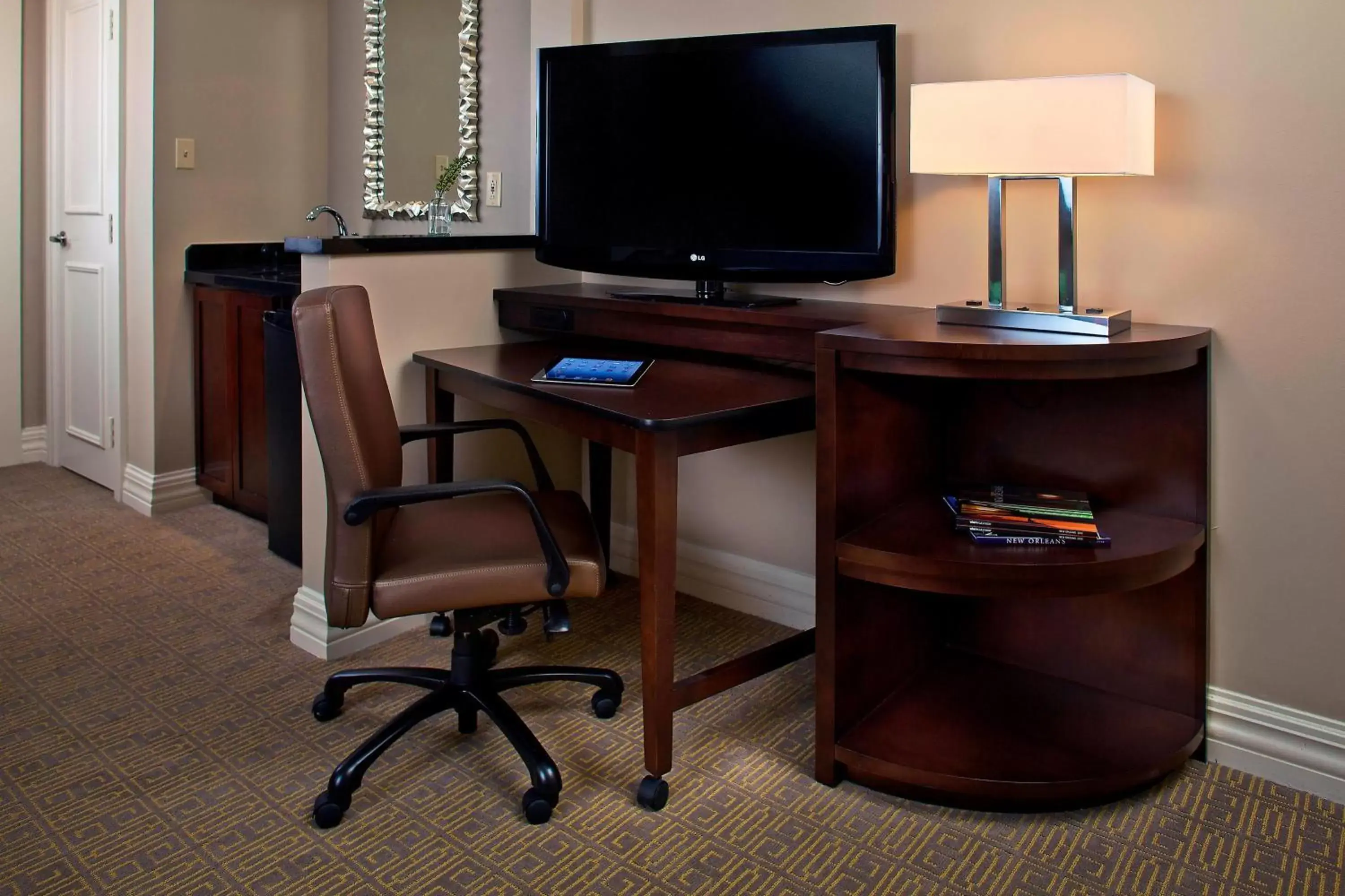 Photo of the whole room, TV/Entertainment Center in Courtyard by Marriott New Orleans French Quarter/Iberville