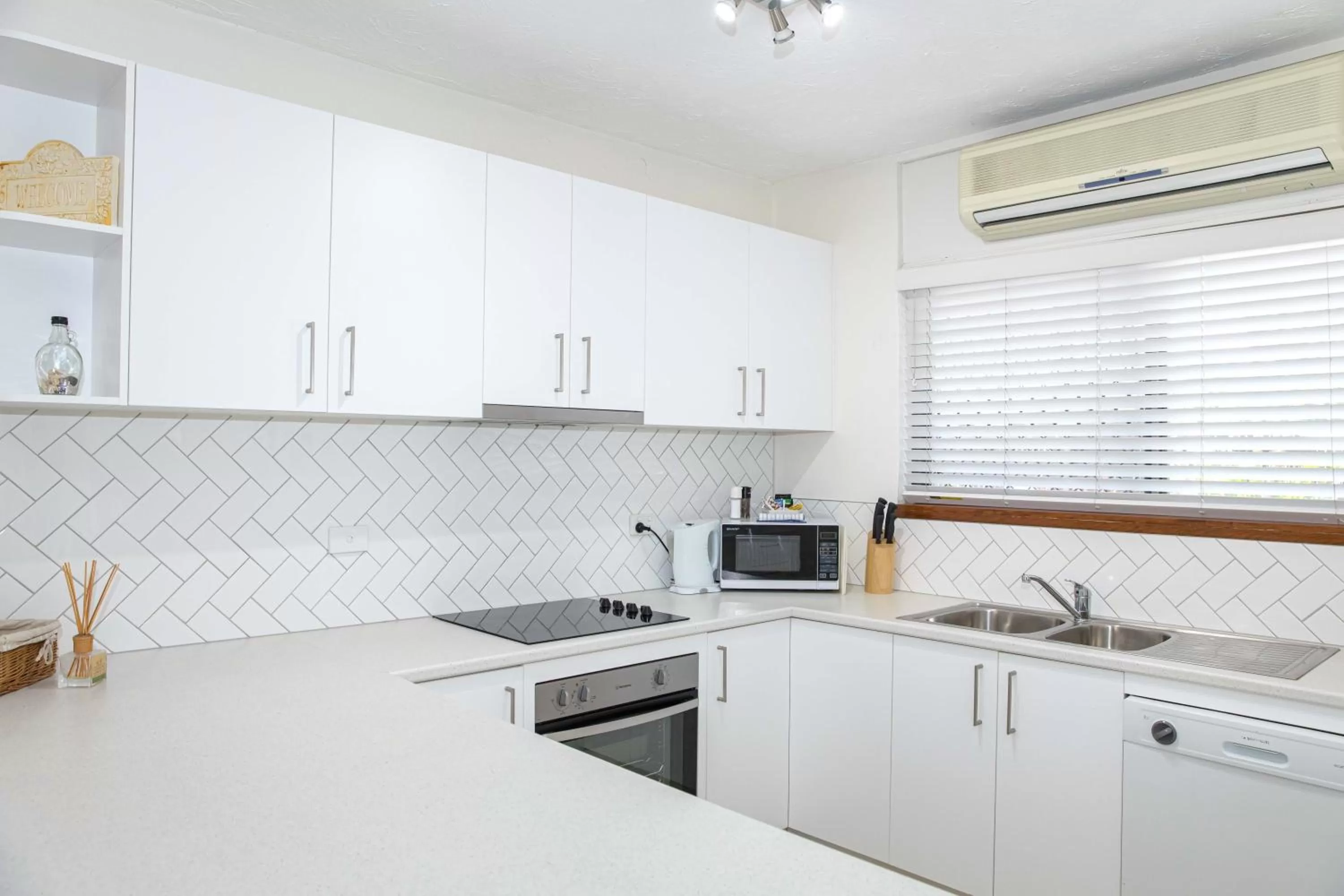 Glen Eden Beach Resort