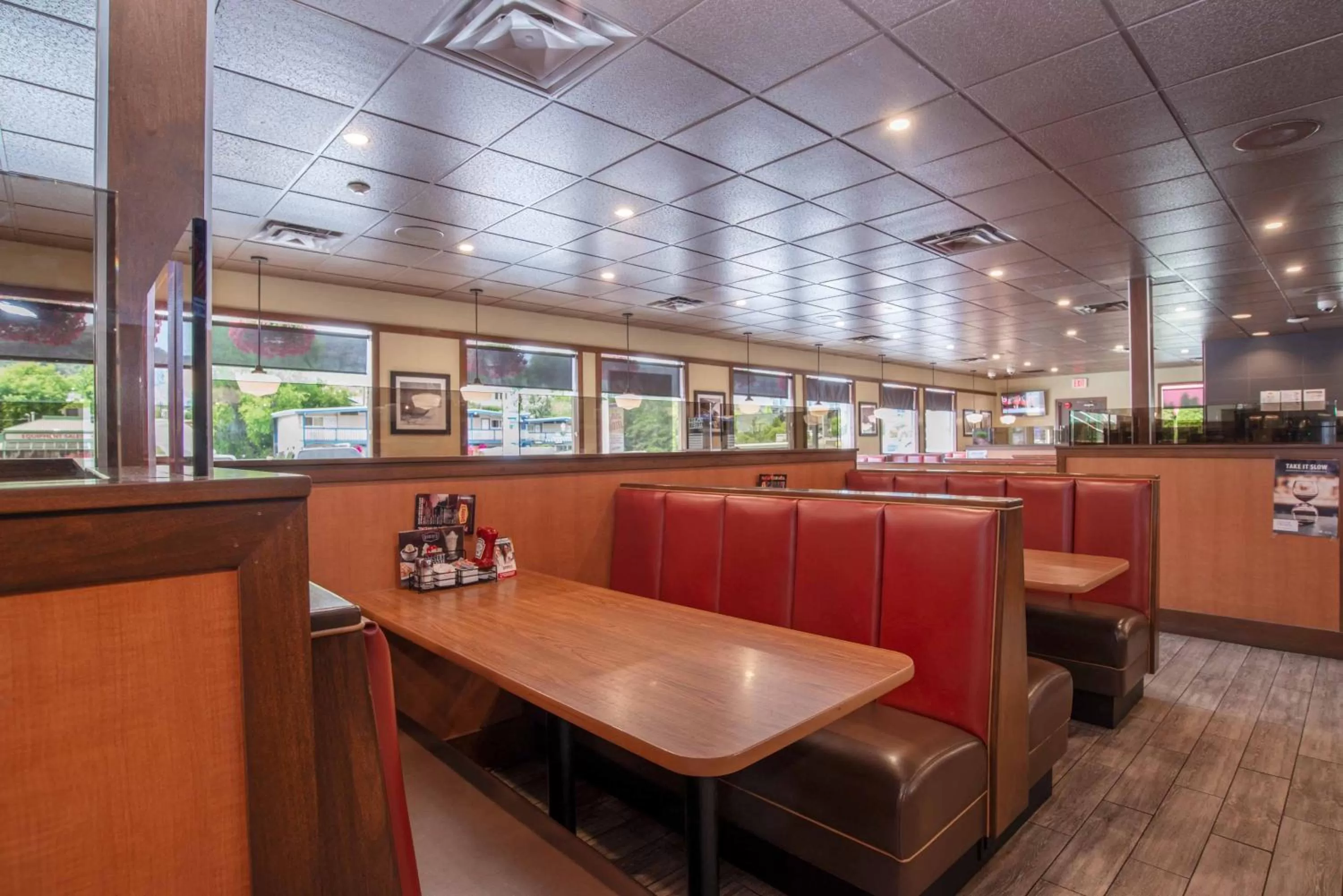 Restaurant/places to eat in Sandman Hotel Vernon