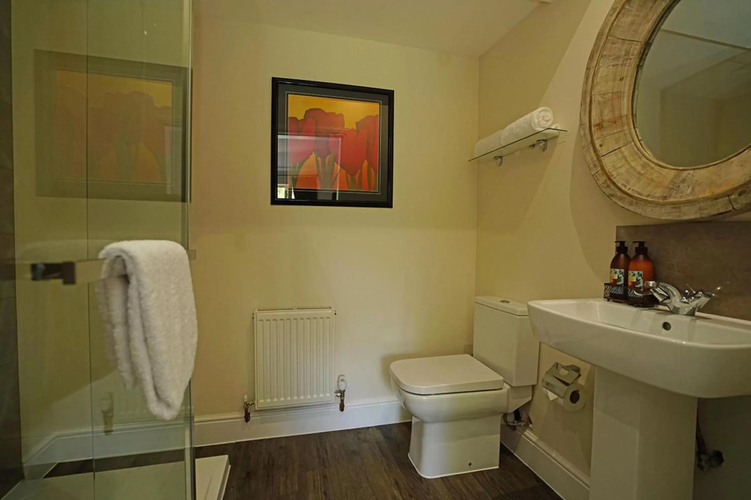 Bathroom in Greyhound Hever