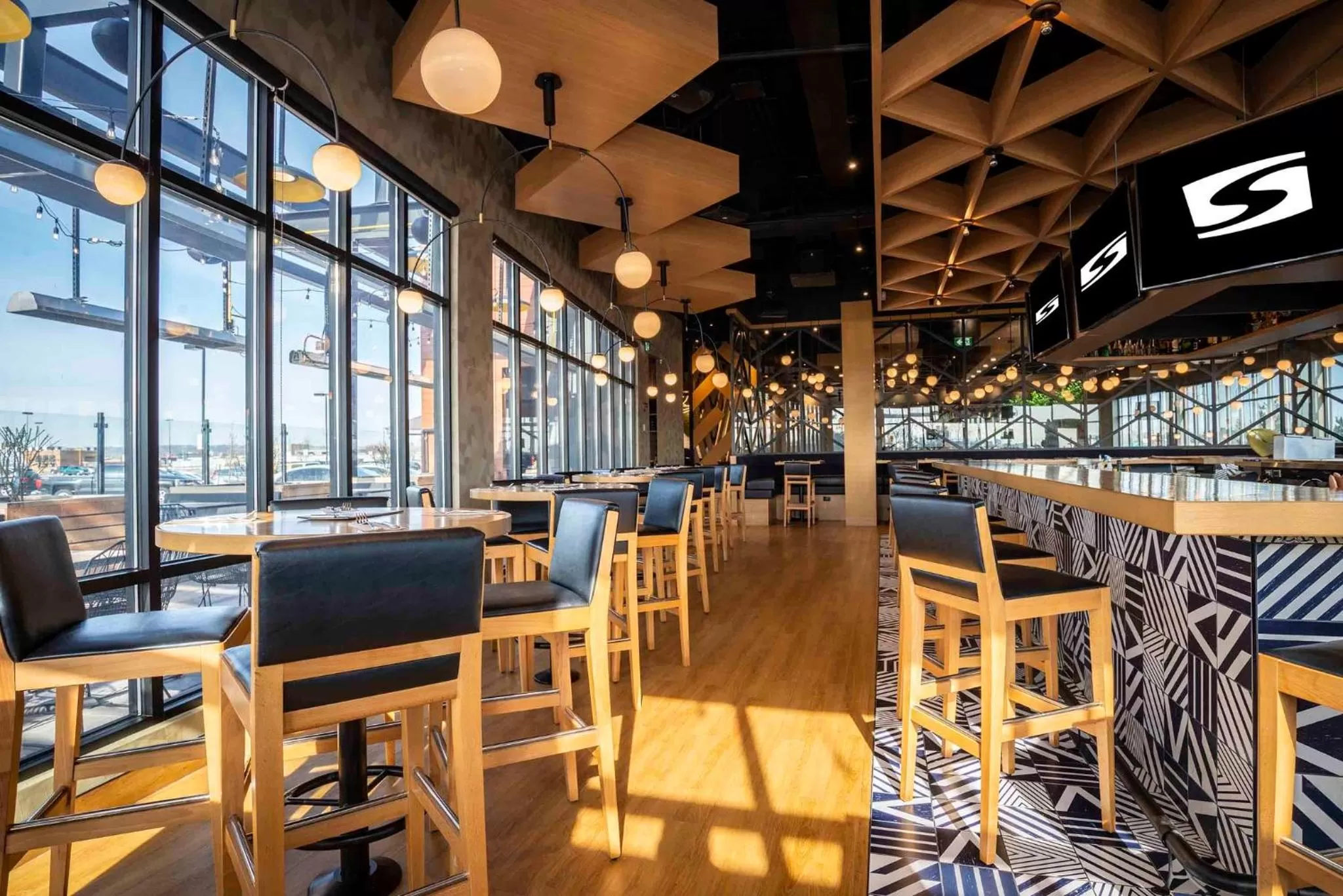 Restaurant/places to eat in Sandman Hotel Hamilton