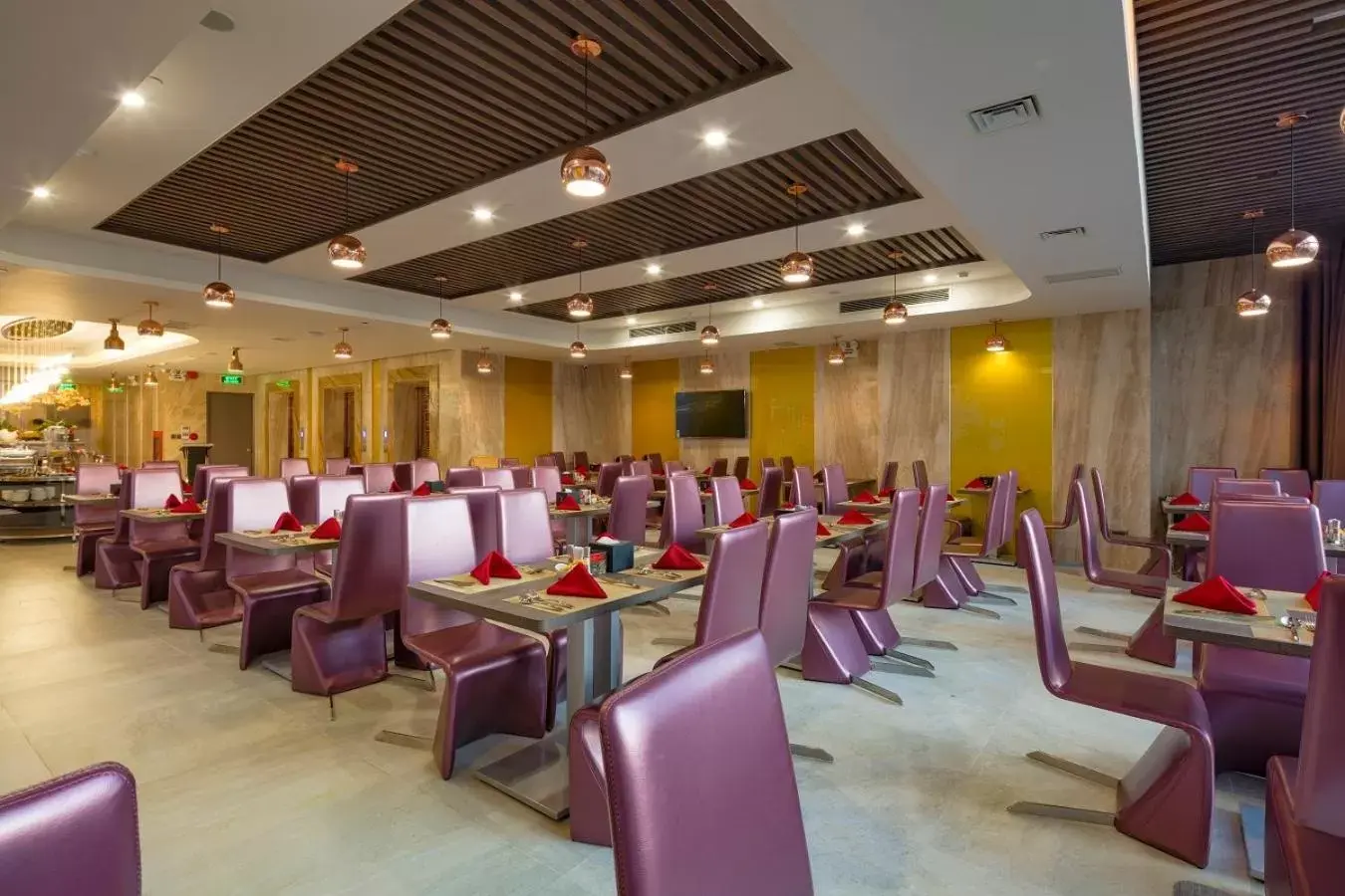 Shower, Restaurant/Places to Eat in V Hotel Nha Trang