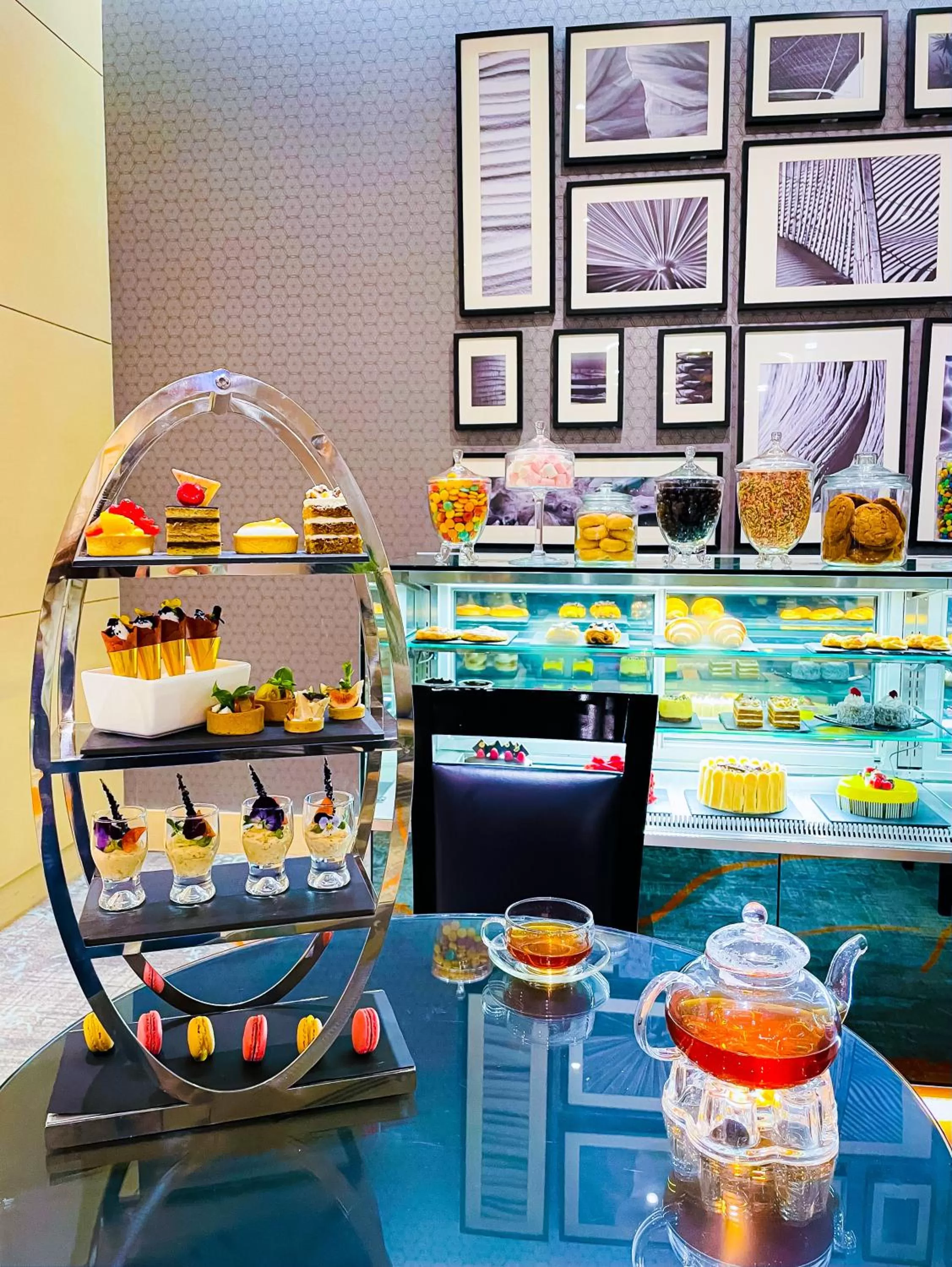 Restaurant/places to eat in Mövenpick Hotel & Apartments Bur Dubai