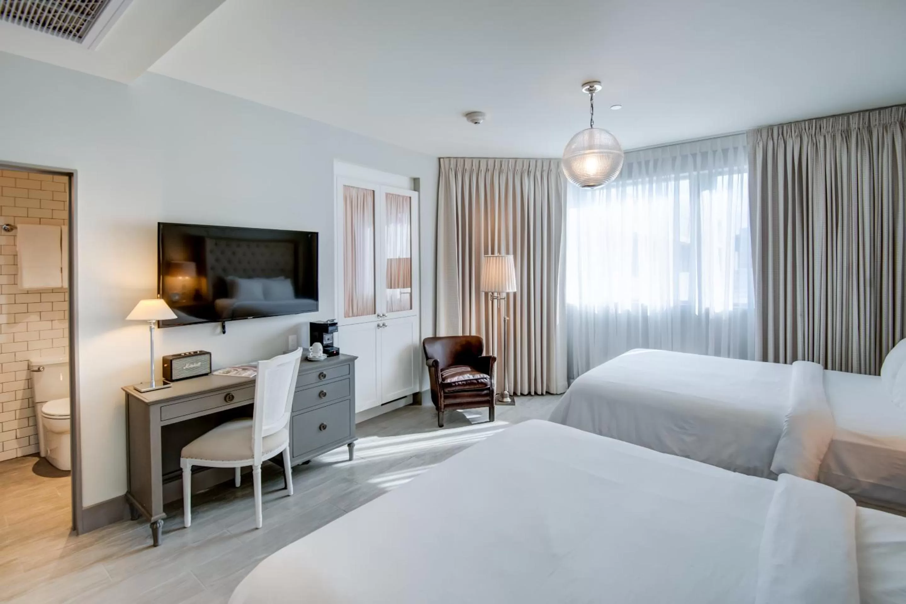 TV and multimedia, Bed in The Plymouth South Beach