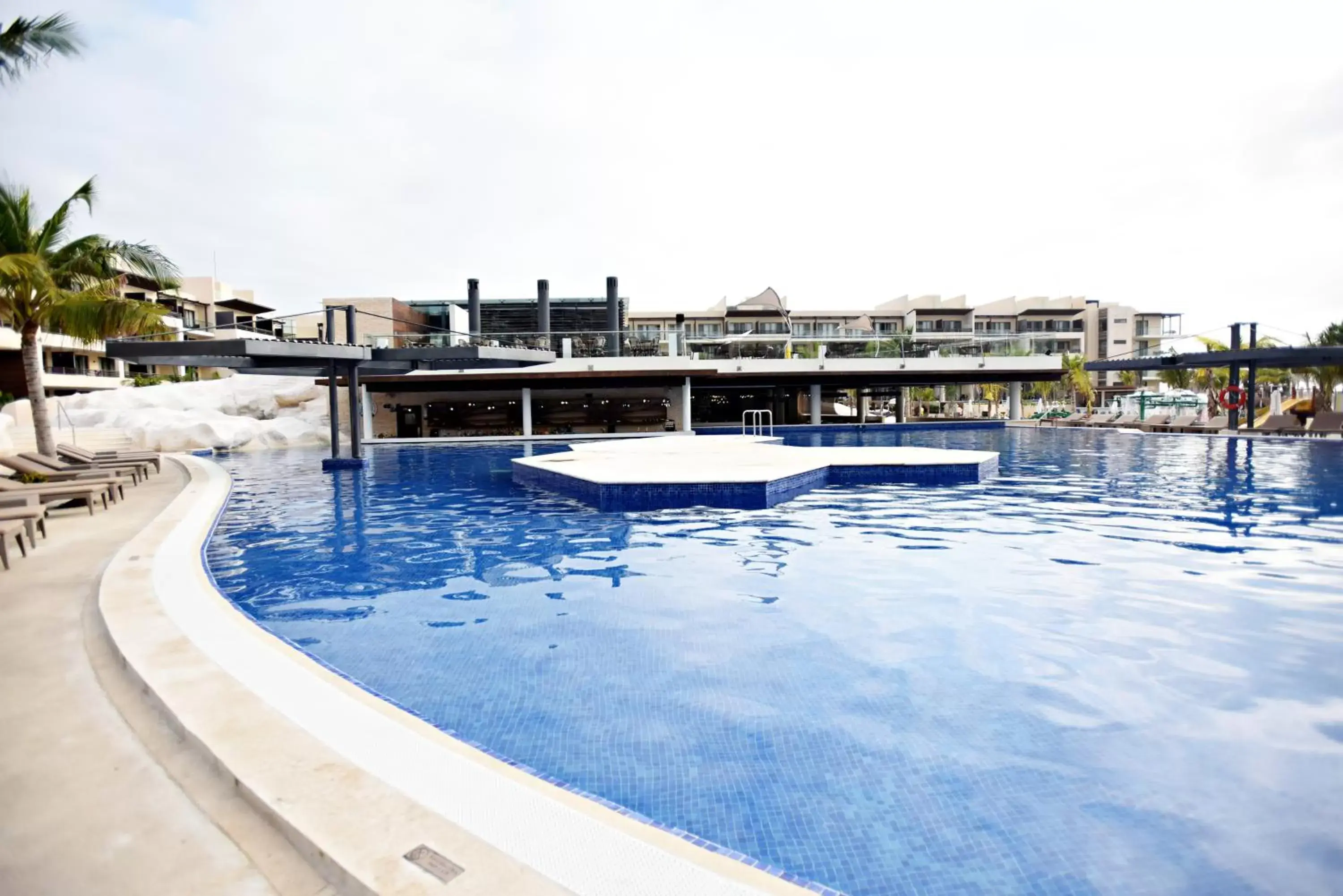 Swimming pool in Royalton Riviera Cancun, An Autograph Collection All-Inclusive Resort & Casino Swimming pool in Royalton Riviera Cancun, An Autograph Collection All-Inclusive Resort & Casino