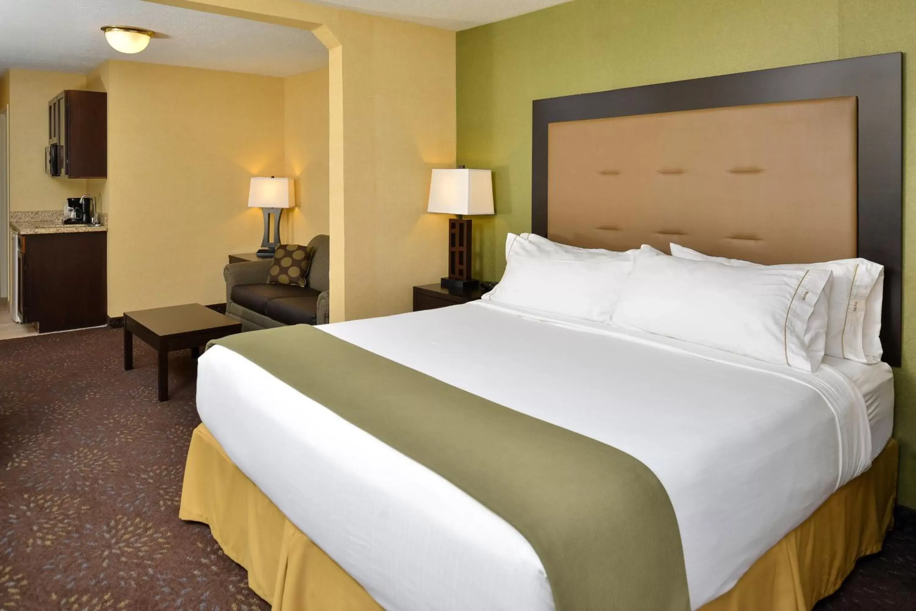 Photo of the whole room, Bed in Holiday Inn Express Hotel & Suites Charlotte, an IHG Hotel