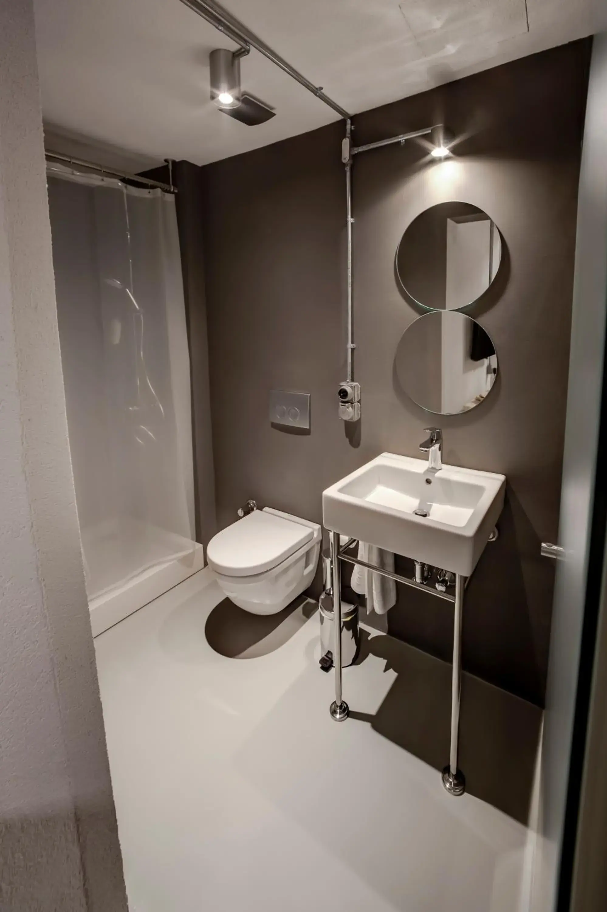 Bathroom in Vavien Hotel