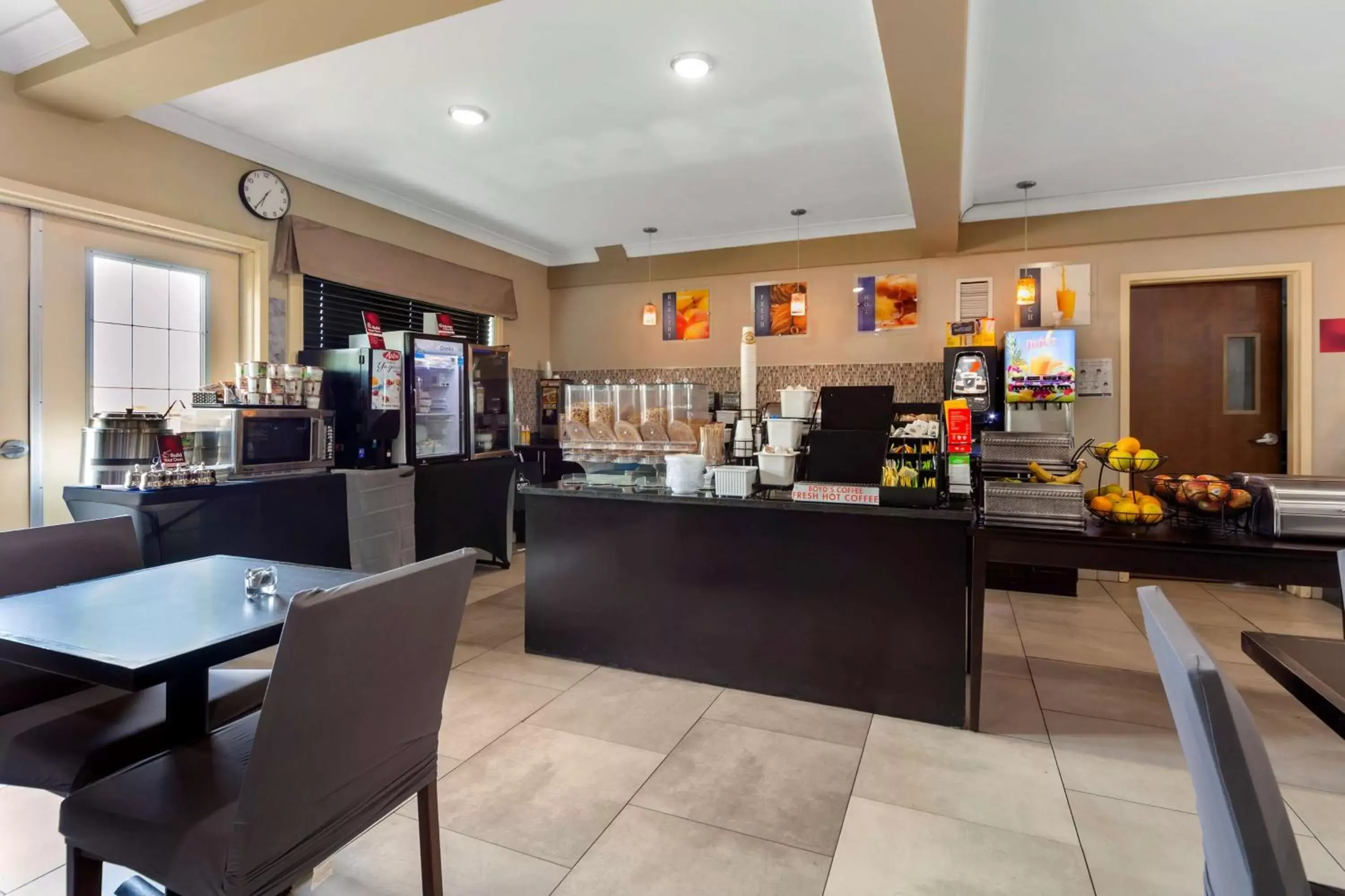 Breakfast, Restaurant/Places to Eat in Best Western PLUS Fort Saskatchewan Inn & Suites