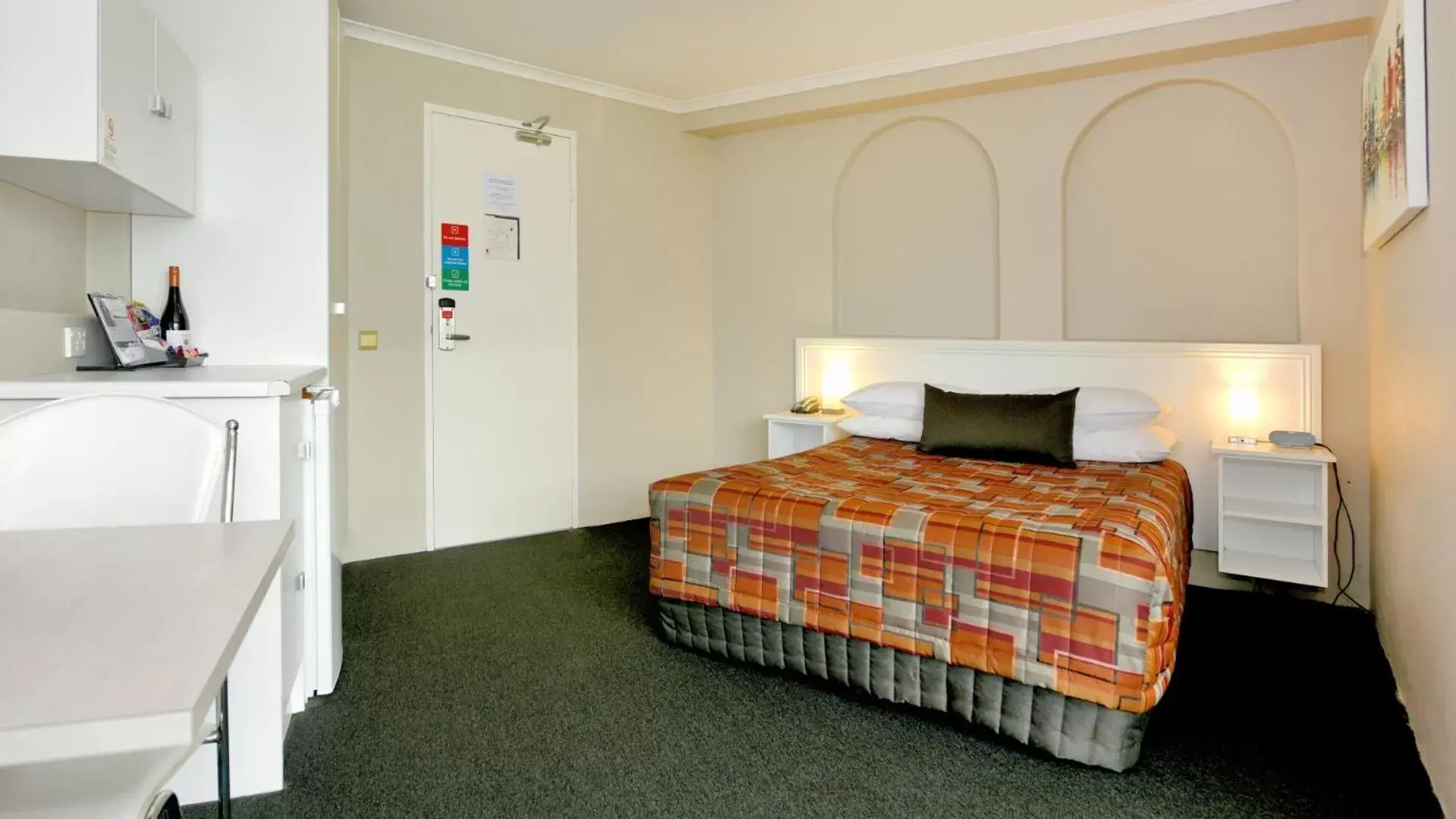 Bed in Atlantic Tower Motor Inn