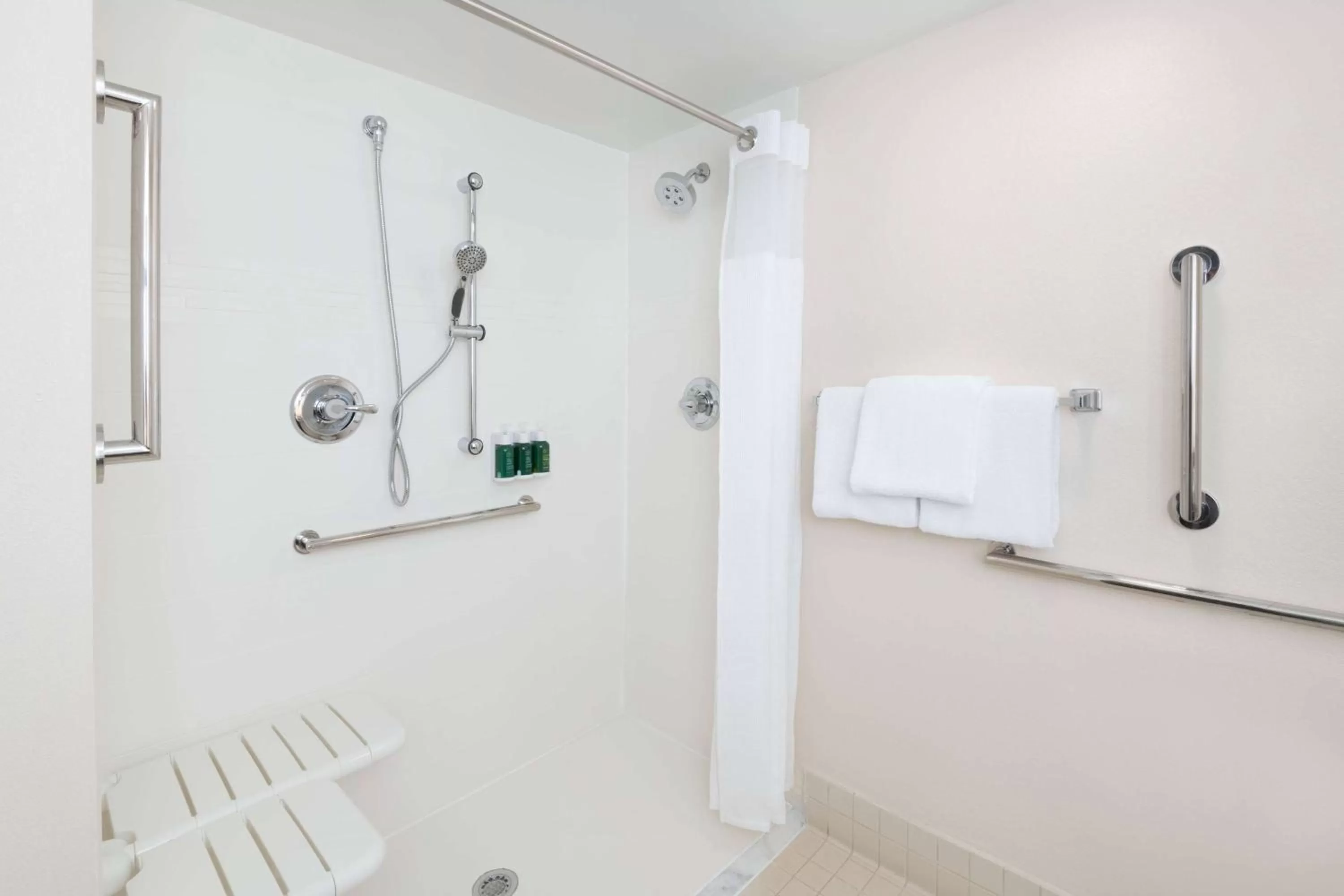 One Bedroom Suite Queen with Roll-In Shower - Mobility Accessible in Sonesta ES Suites Atlanta Alpharetta Windward