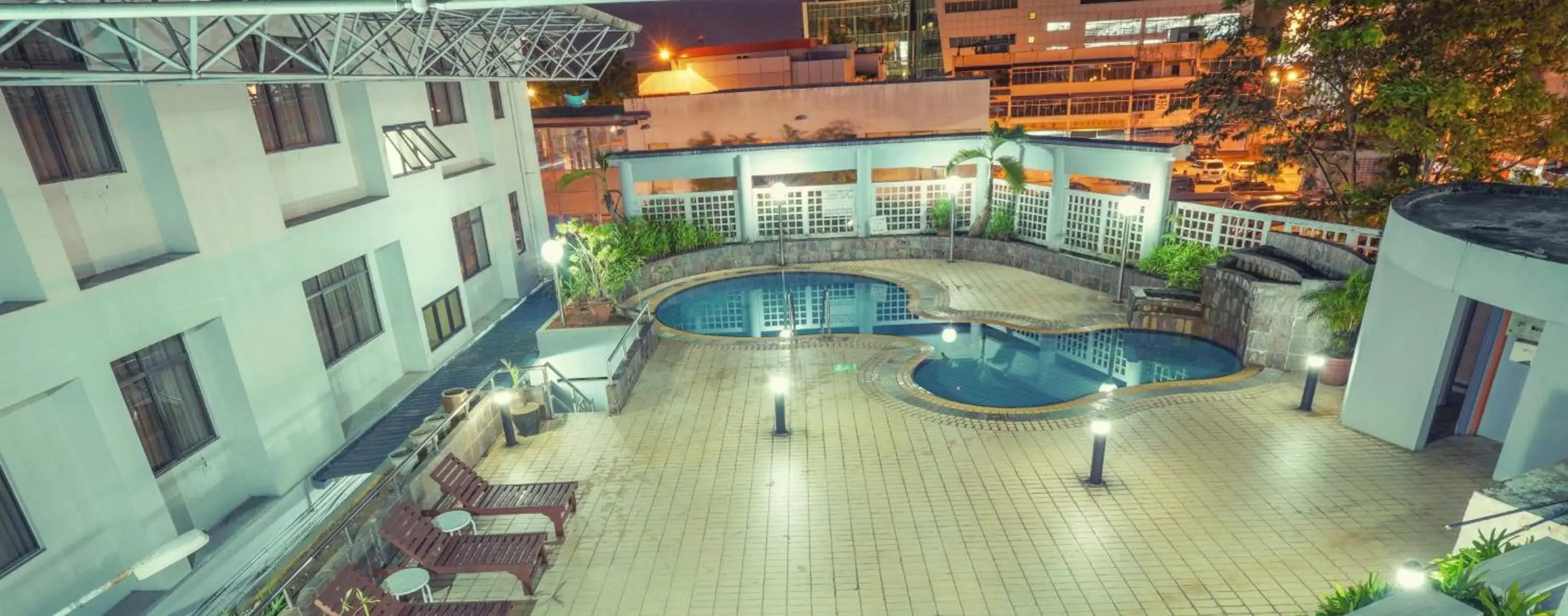 Swimming pool in Kingwood Hotel Kuching Swimming pool in Kingwood Hotel Kuching