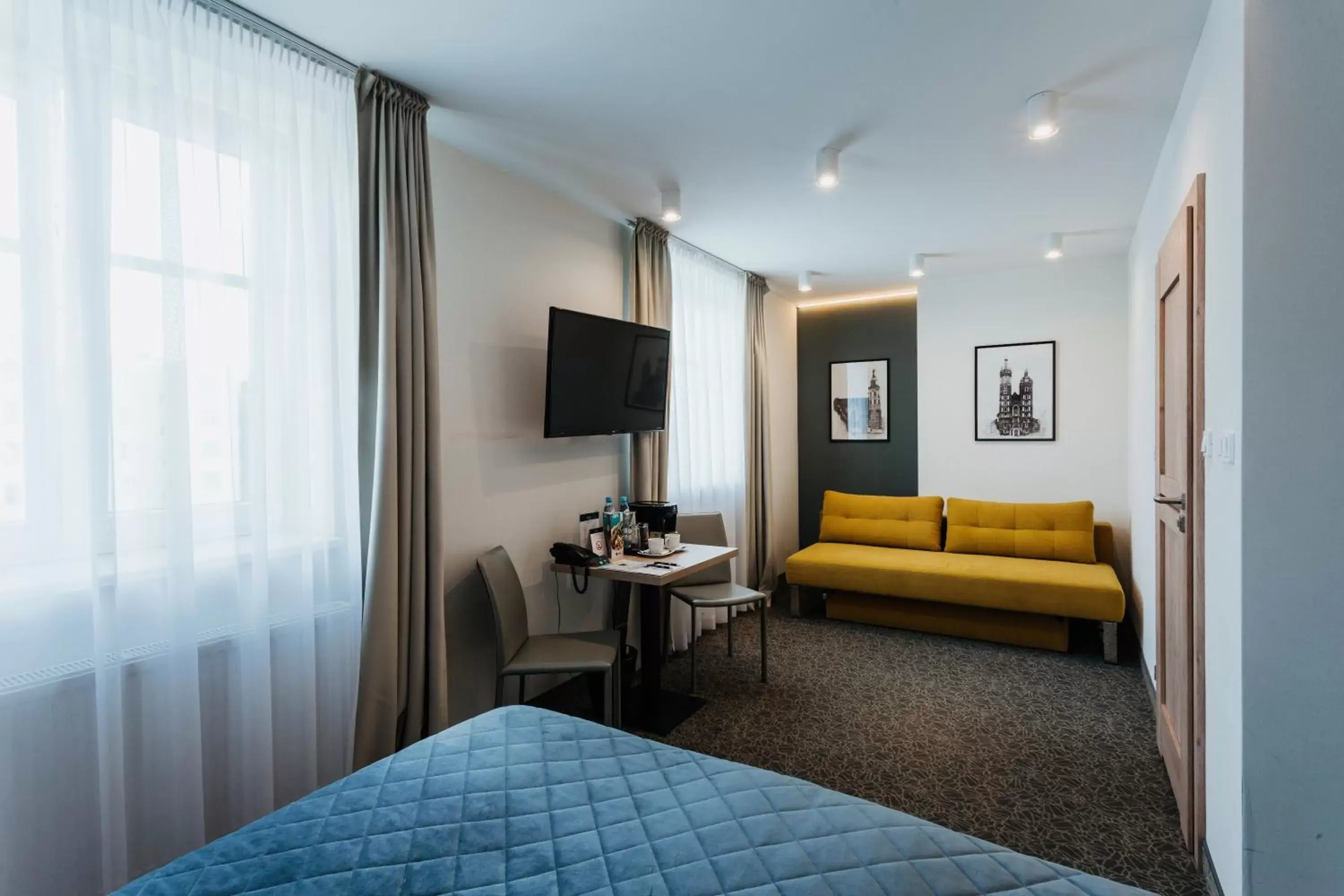 TV and multimedia, Bed in Hotel 32 Kraków Old Town TV and multimedia, Bed in Hotel 32 Kraków Old Town