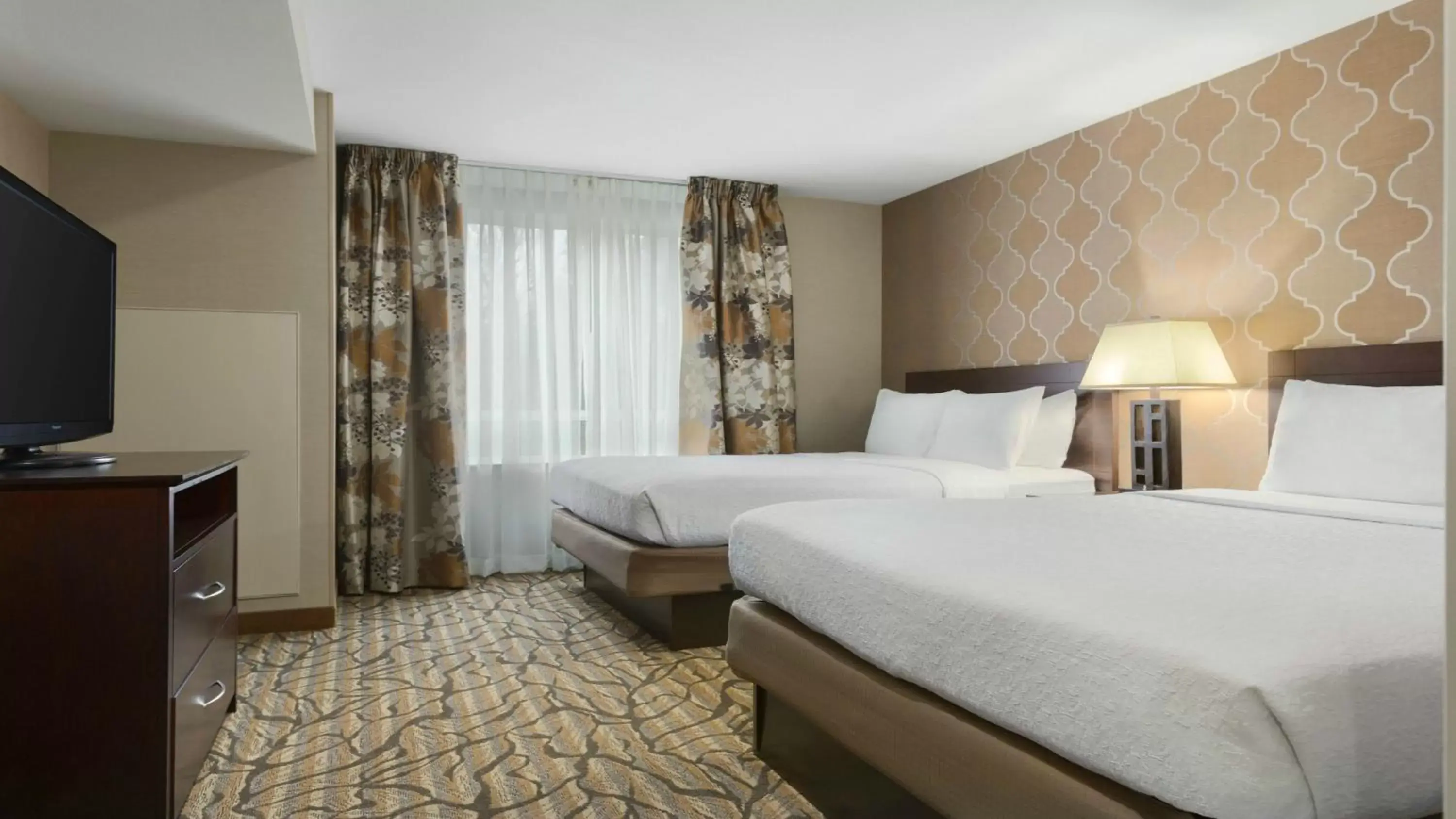 Photo of the whole room, Bed in Holiday Inn Hotel & Suites Gateway, an IHG Hotel