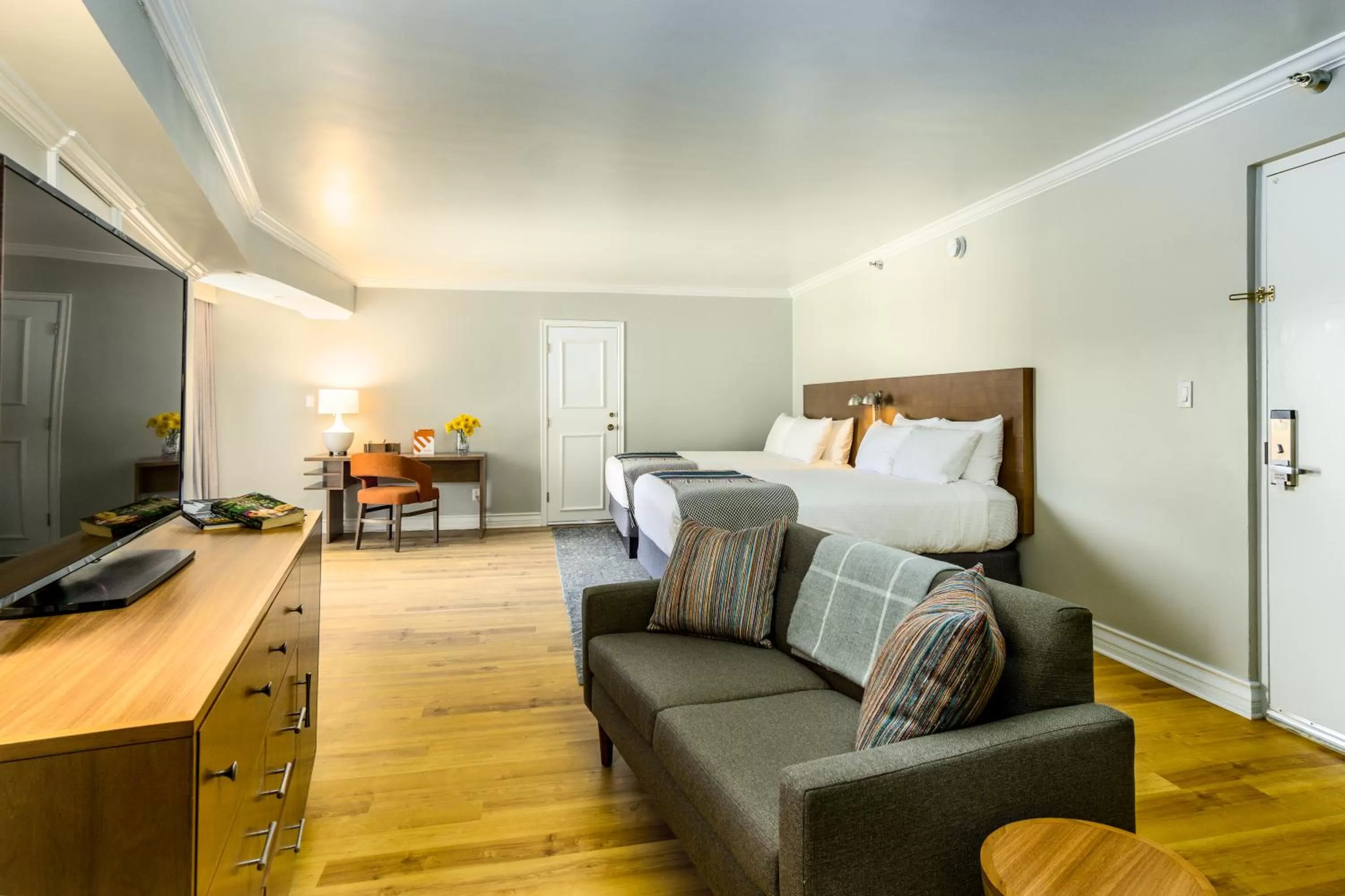 Photo of the whole room, Bed in Town and Country San Diego