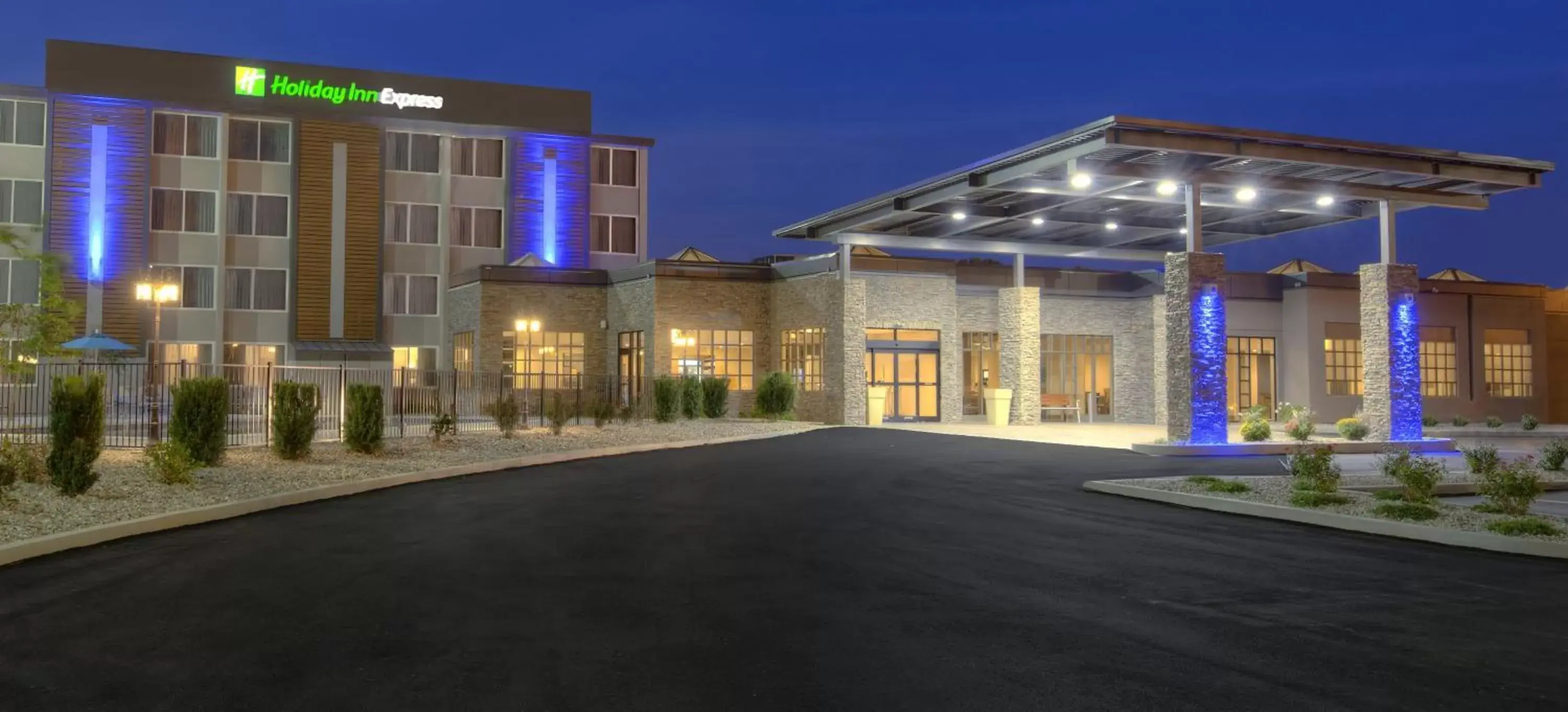 Property building in Holiday Inn Express Louisville Airport Expo Center by IHG Property building in Holiday Inn Express Louisville Airport Expo Center by IHG