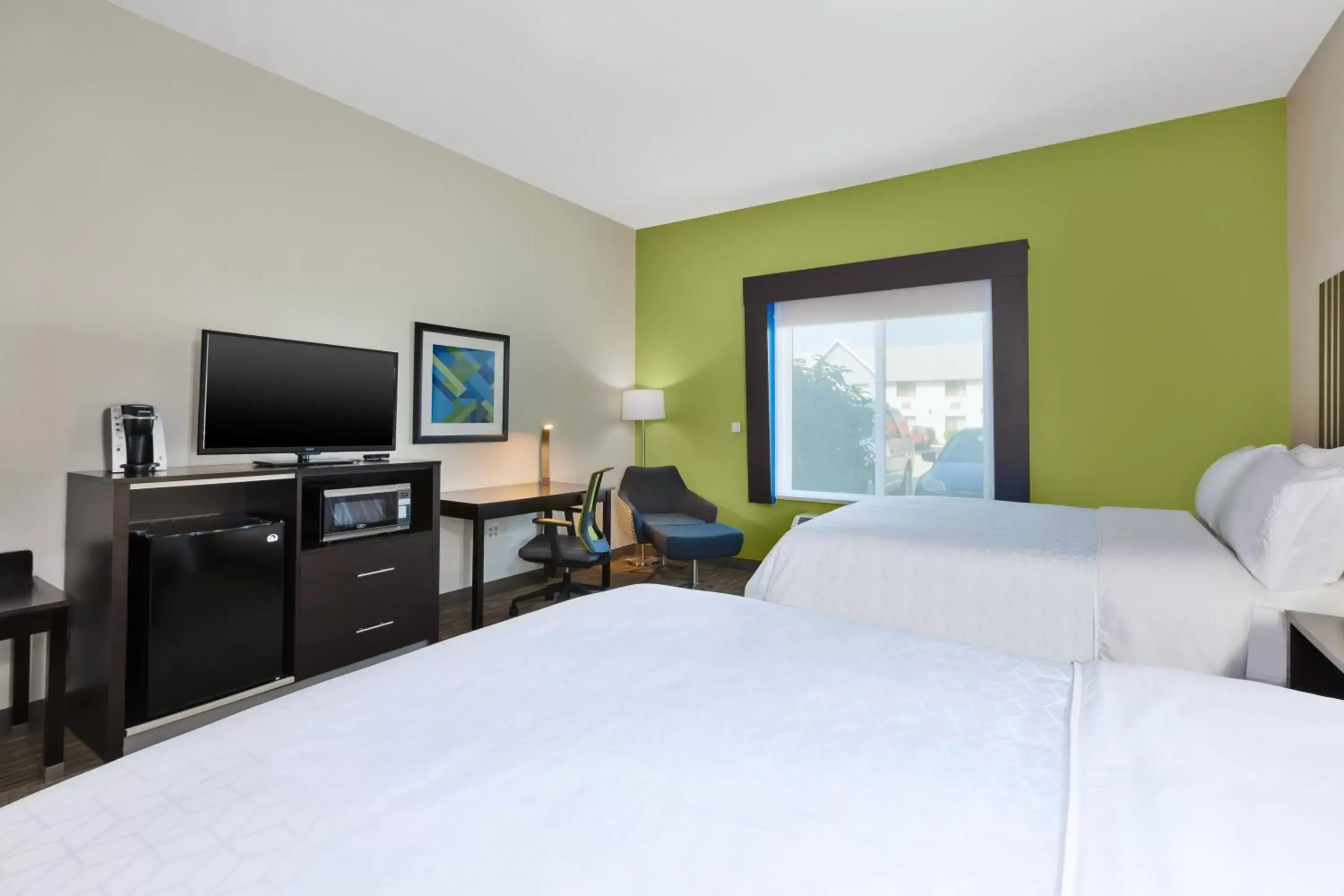 Bedroom, Bed in Holiday Inn Express & Suites - Effingham, an IHG Hotel